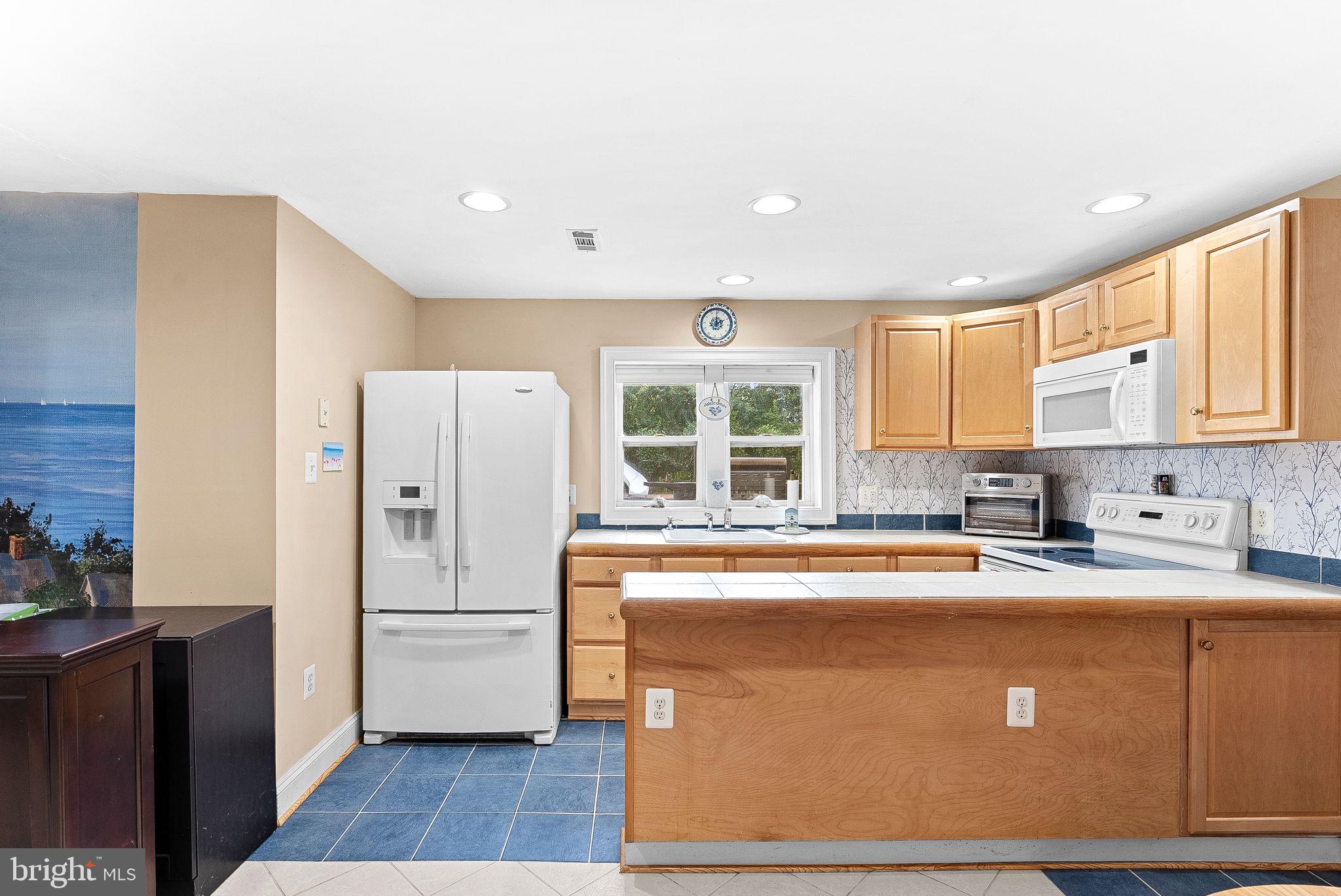 TREVOR HILL - Residential