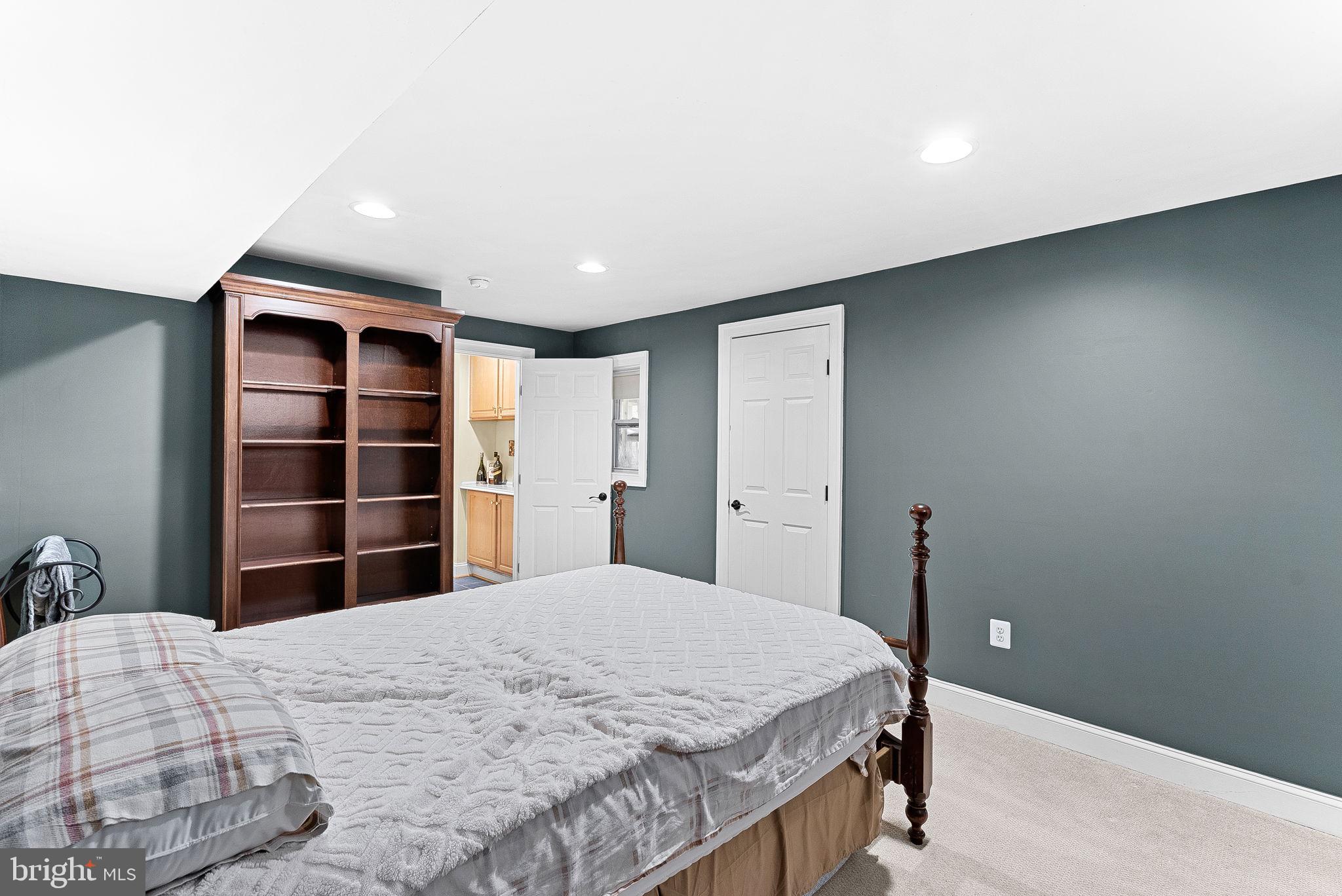 TREVOR HILL - Residential