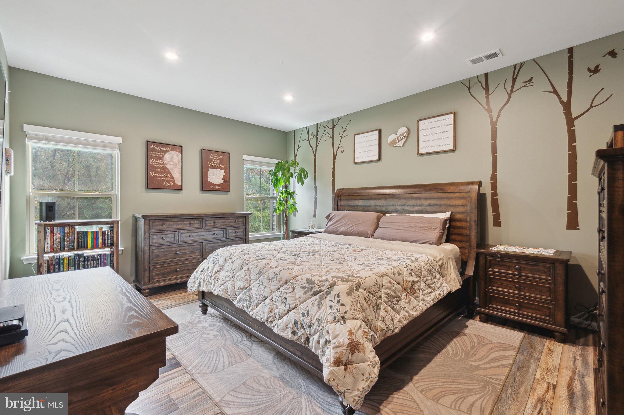 PONDVIEW - Residential