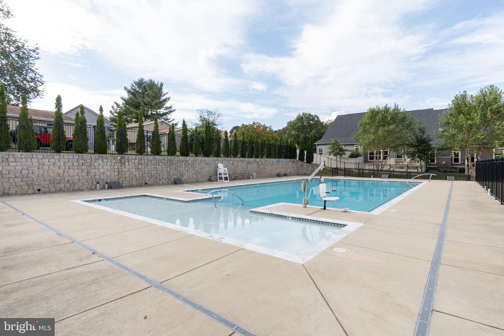 PONDVIEW - Residential