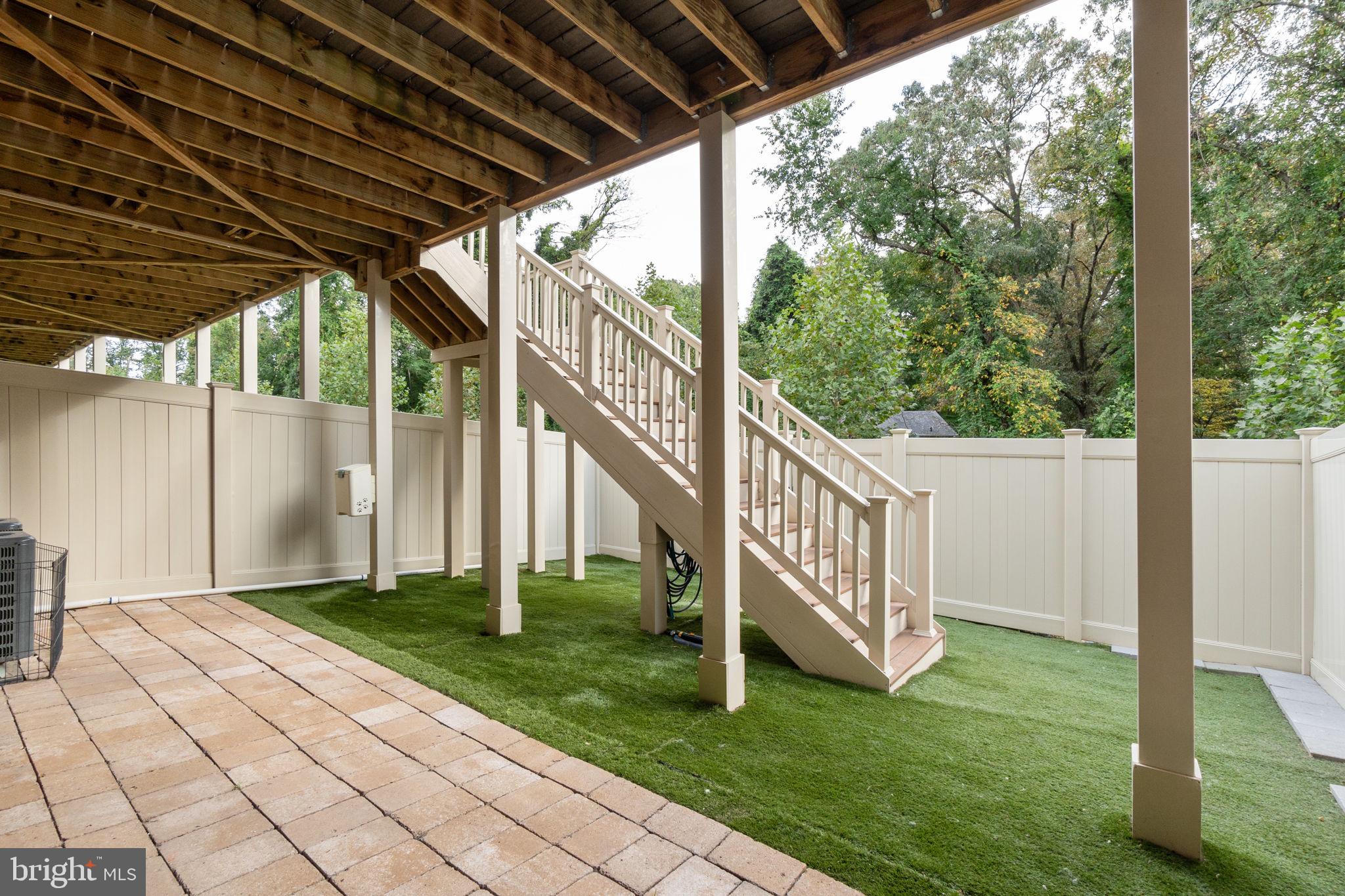 PONDVIEW - Residential