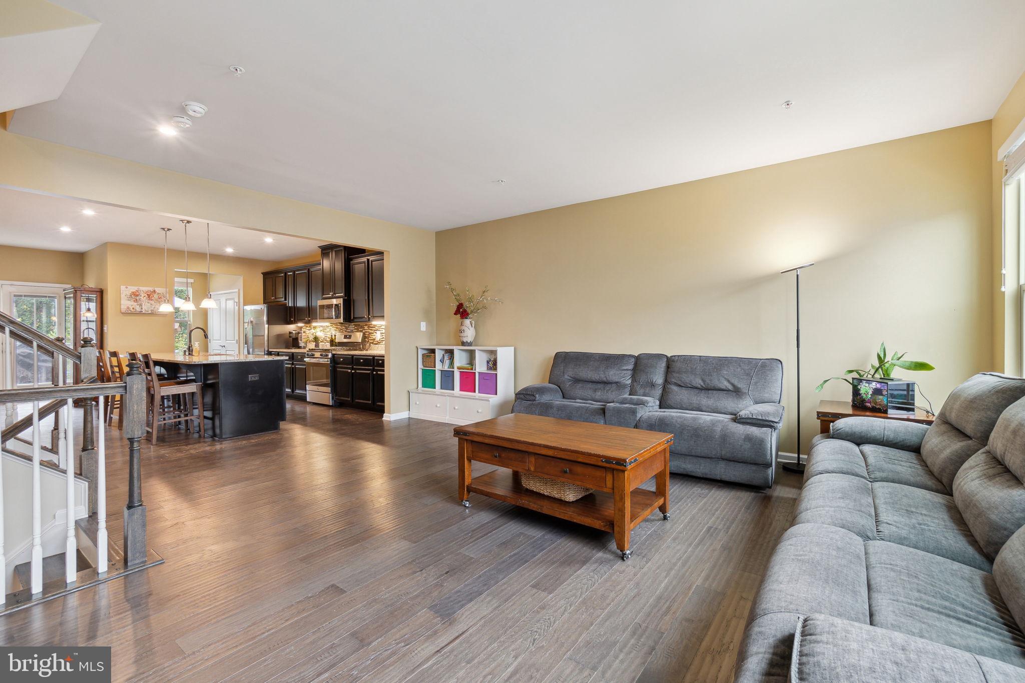 PONDVIEW - Residential