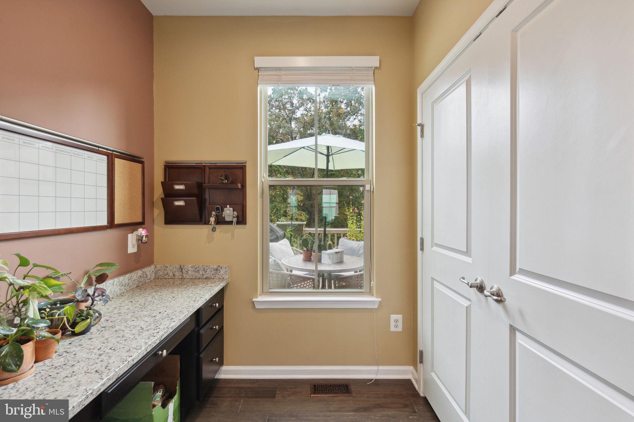 PONDVIEW - Residential