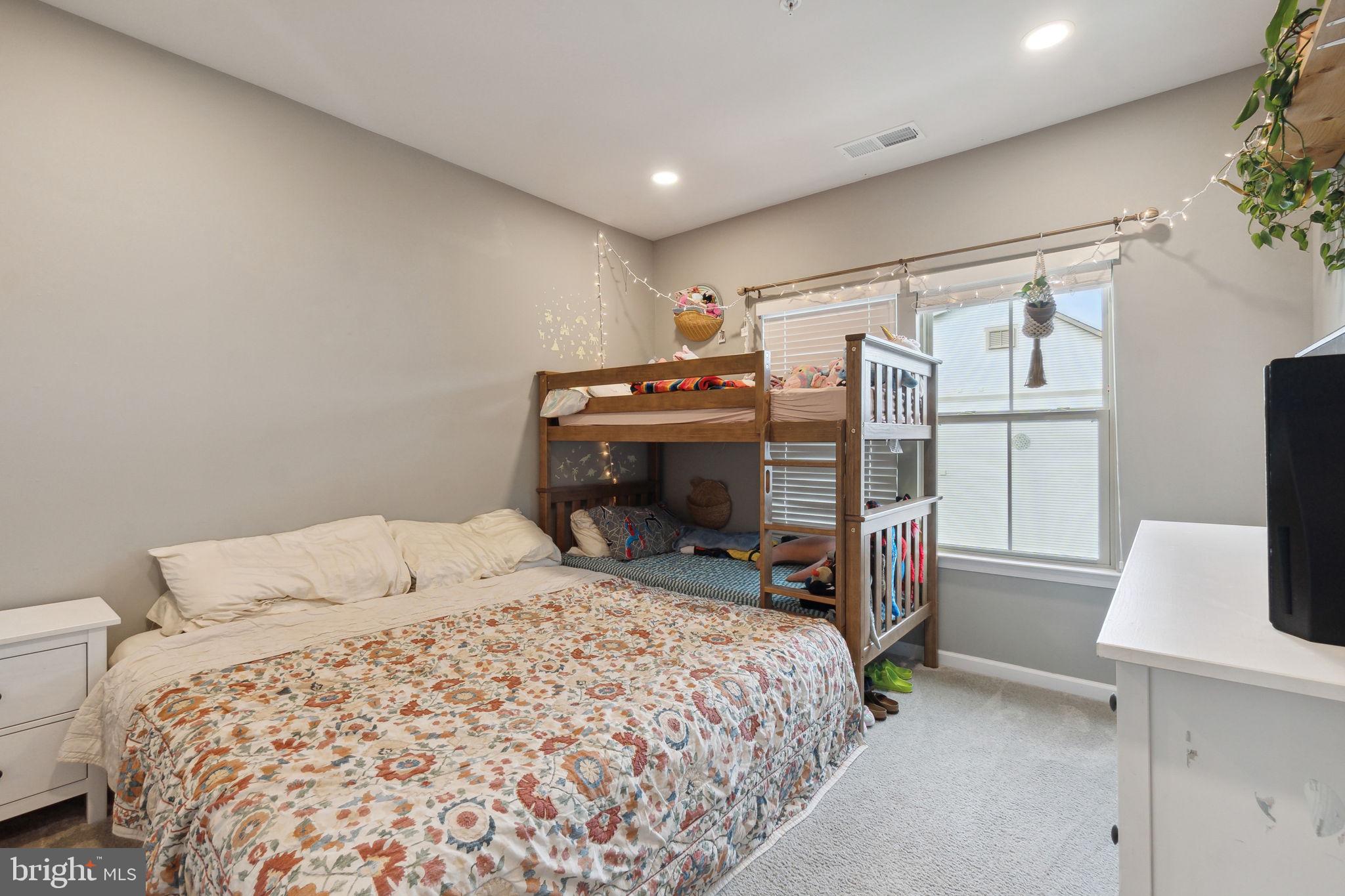 PONDVIEW - Residential