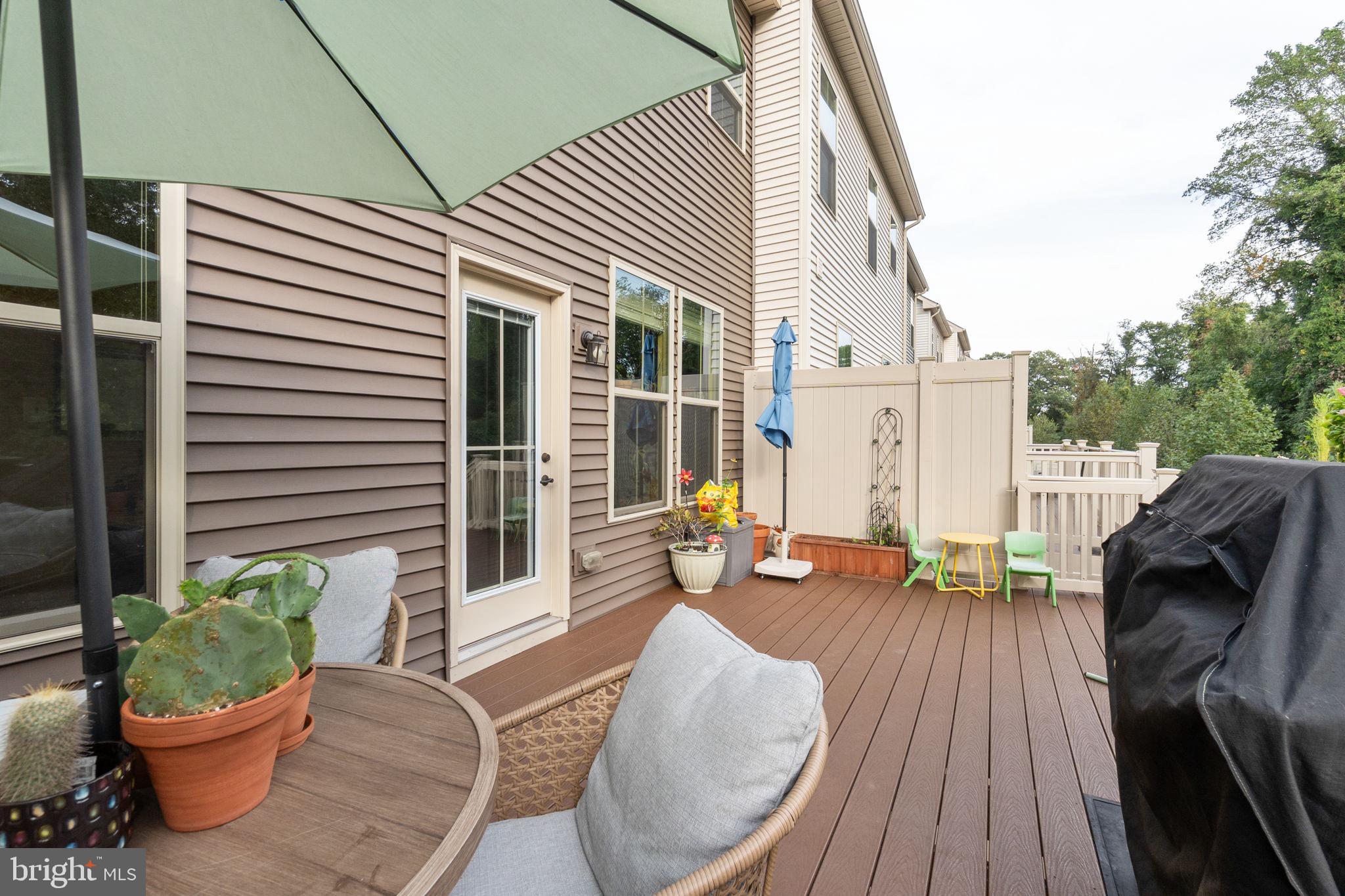 PONDVIEW - Residential