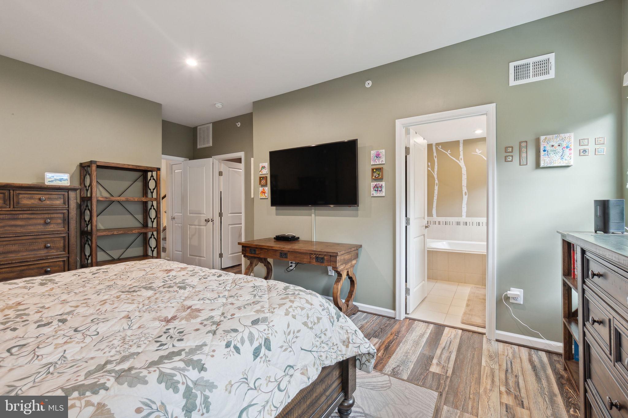 PONDVIEW - Residential