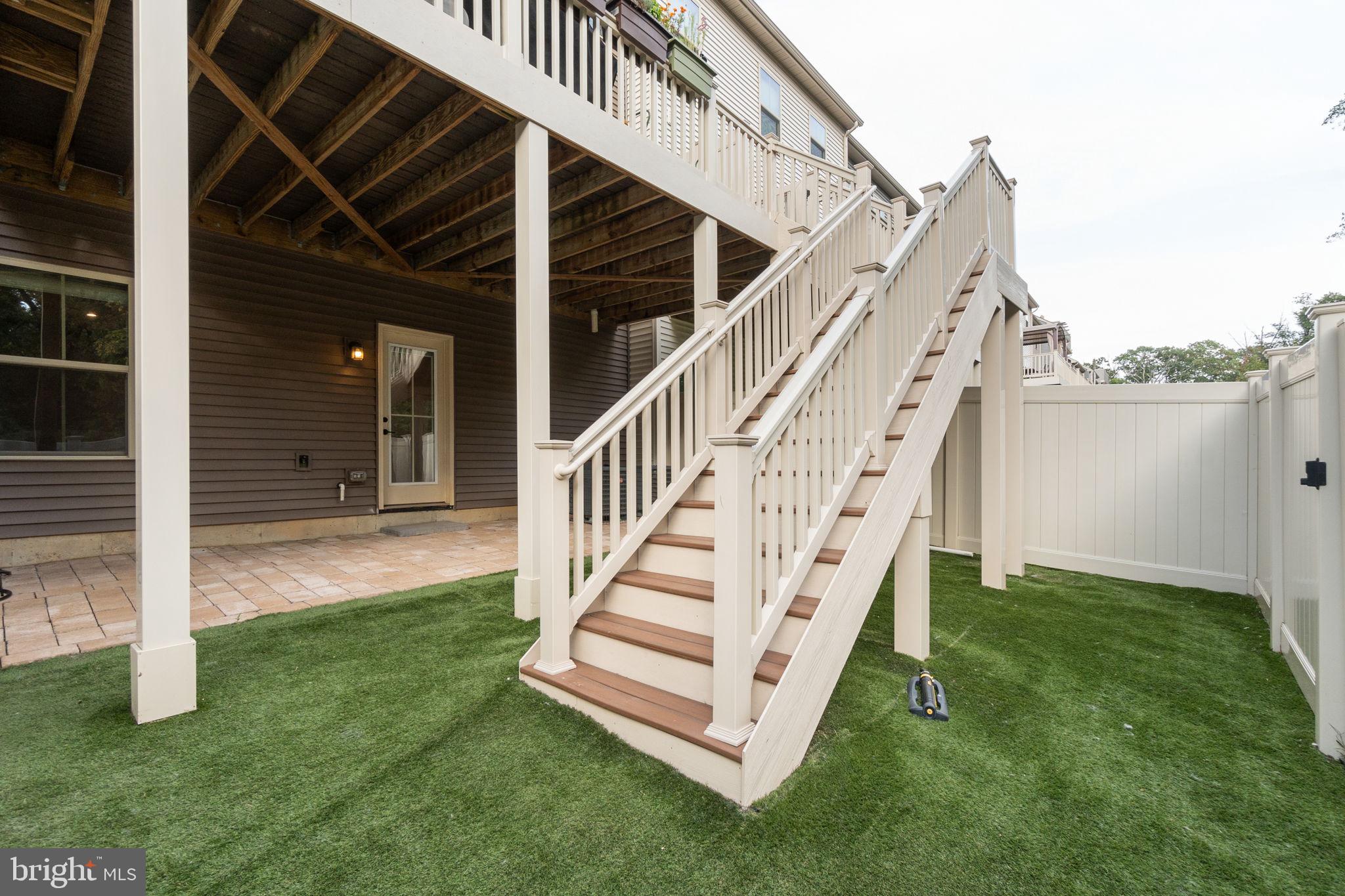 PONDVIEW - Residential