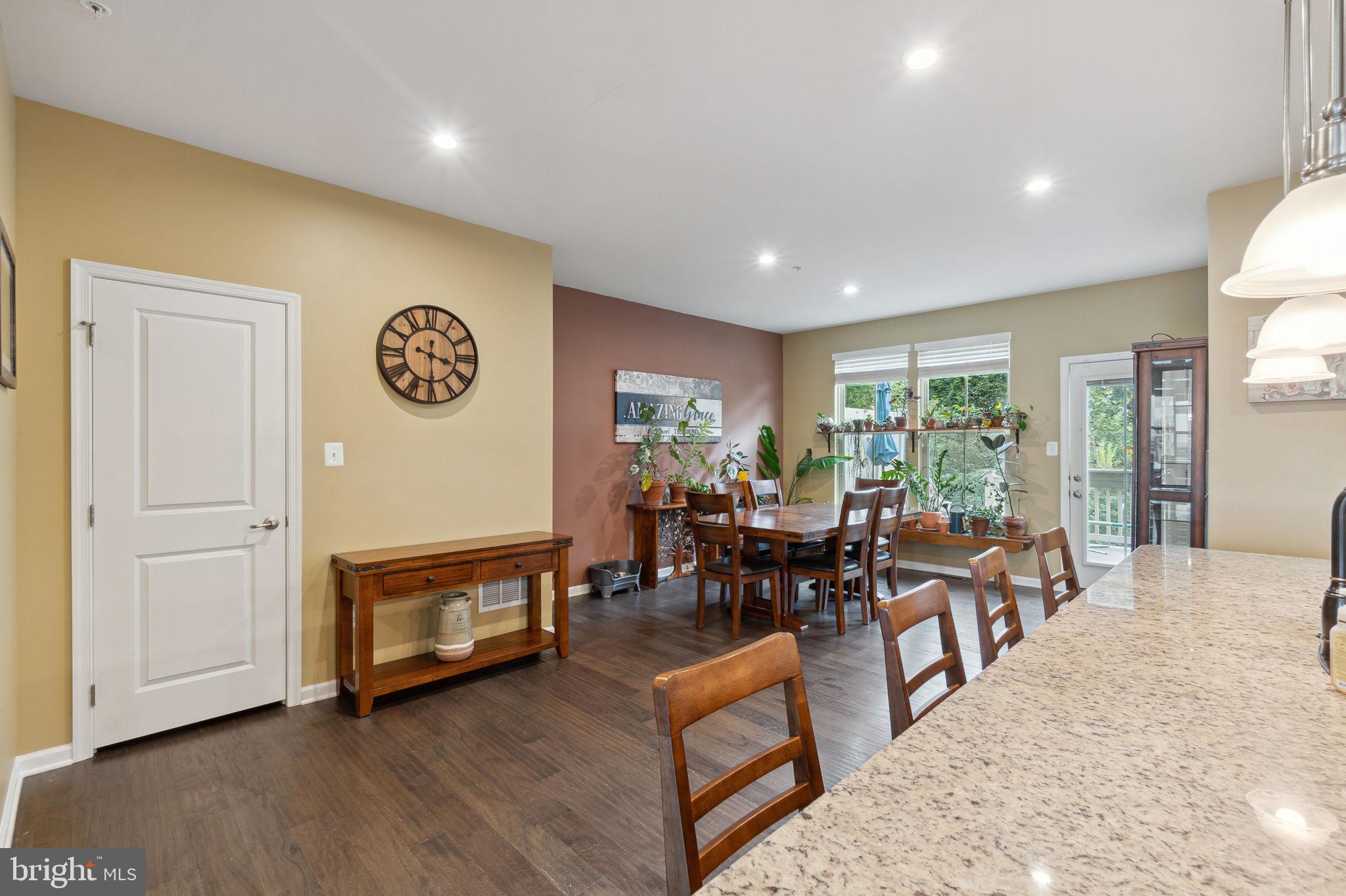 PONDVIEW - Residential