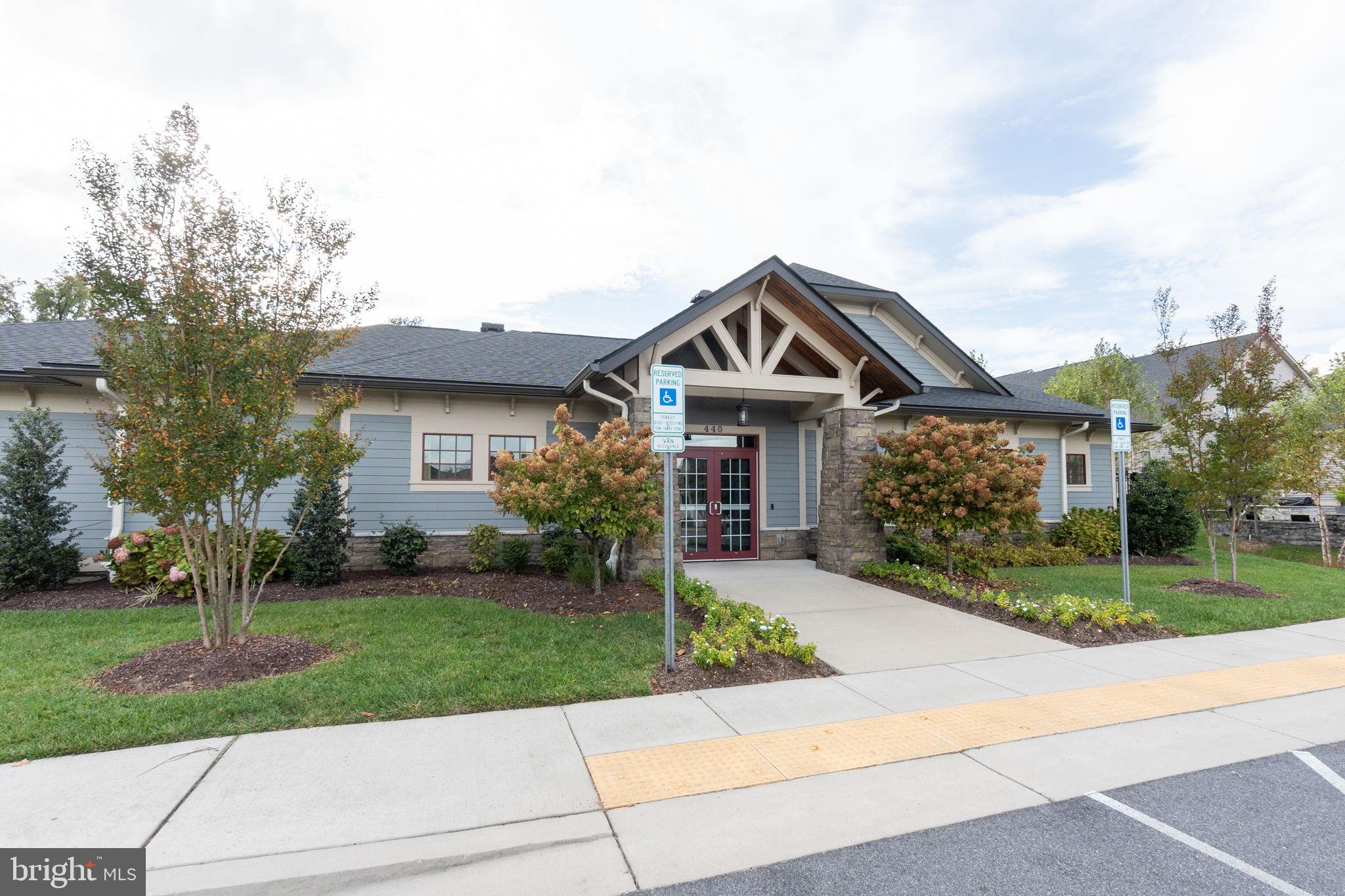 PONDVIEW - Residential