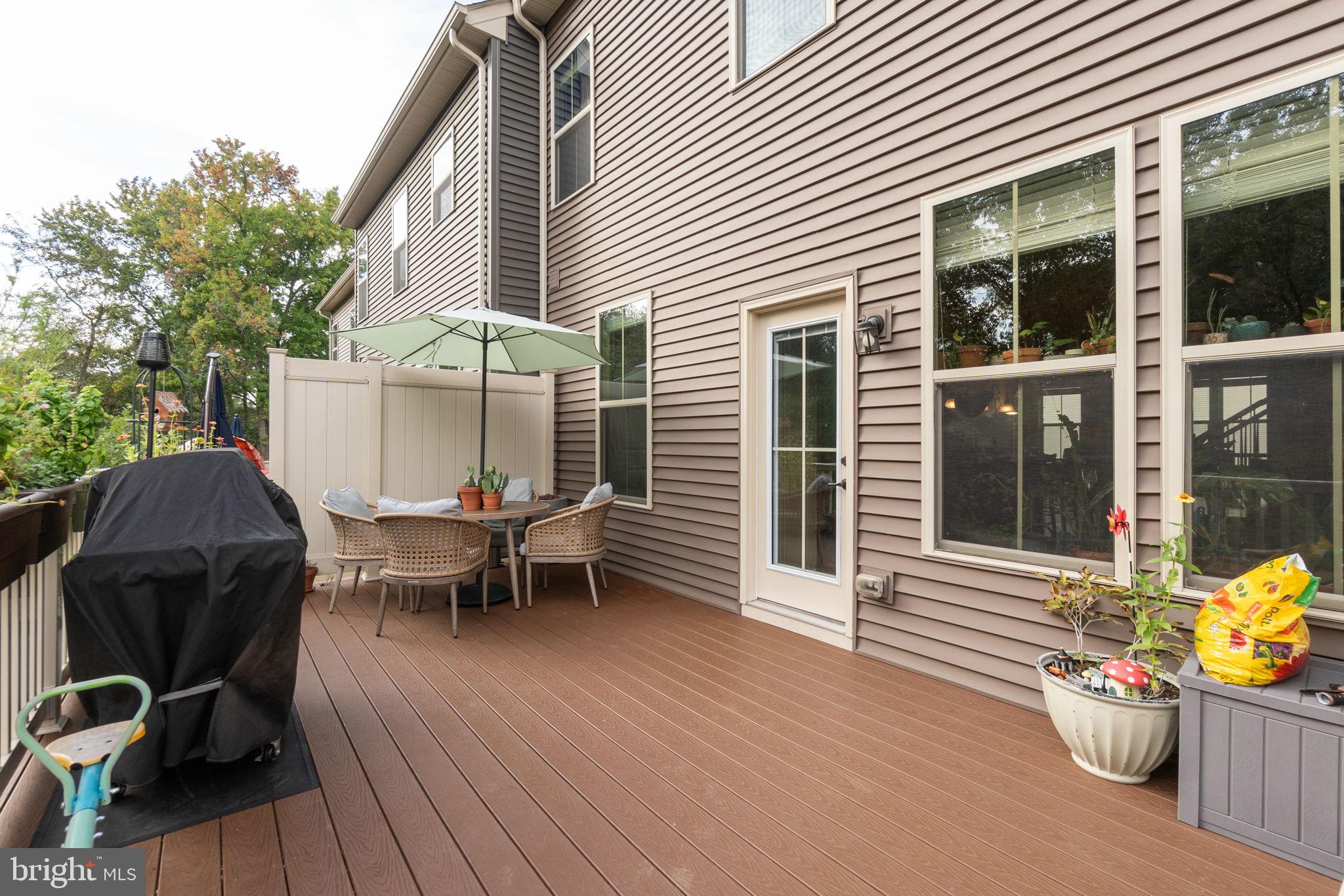 PONDVIEW - Residential