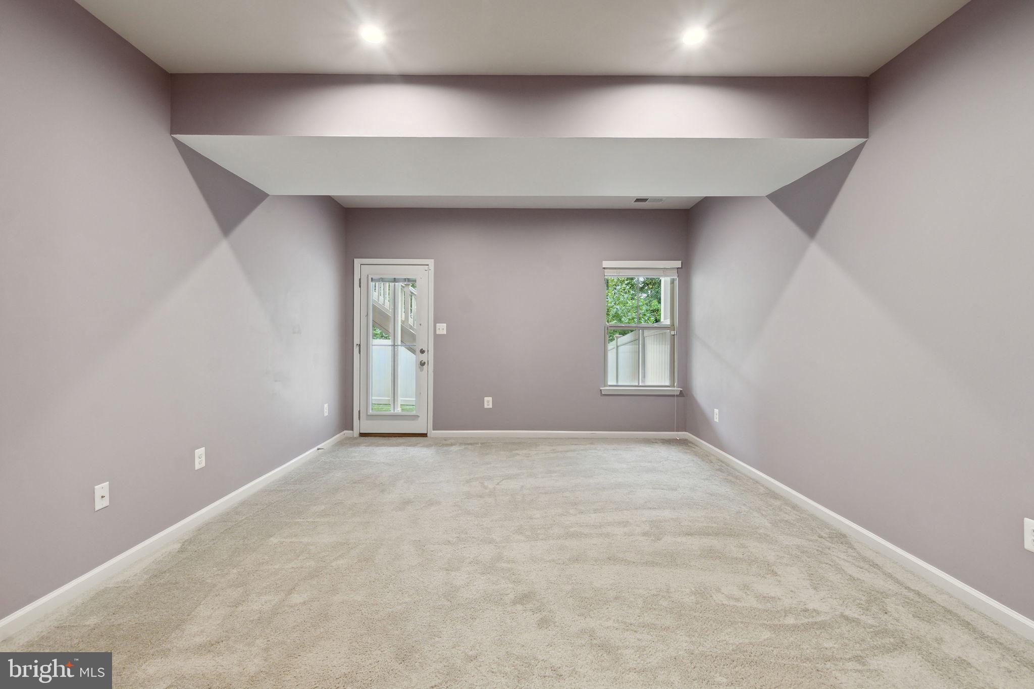 PONDVIEW - Residential