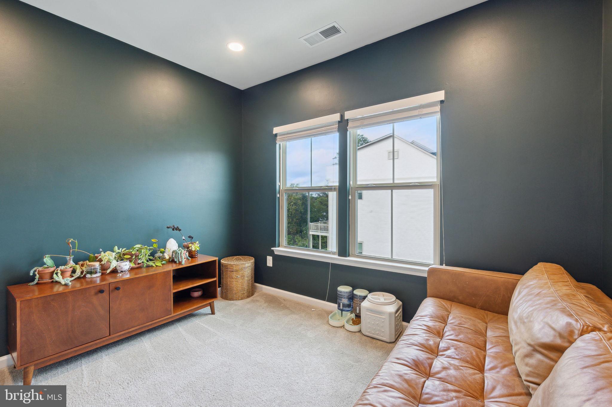 PONDVIEW - Residential