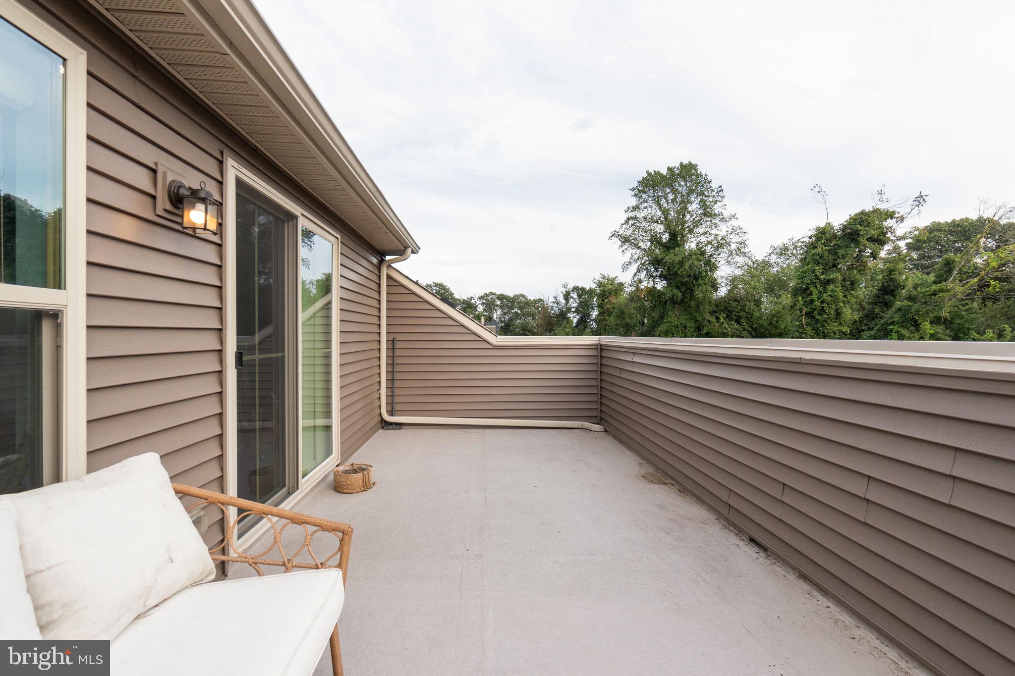 PONDVIEW - Residential