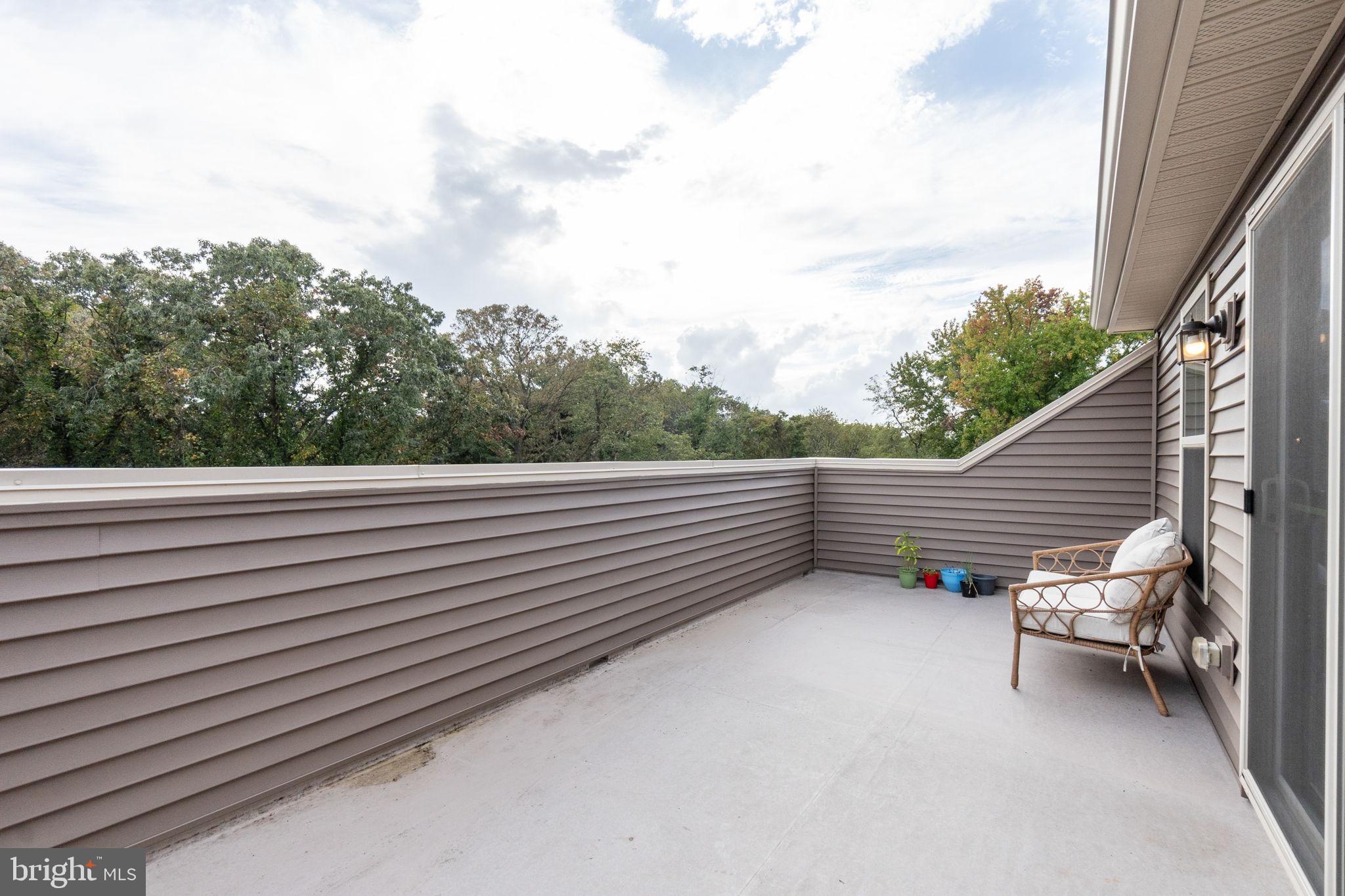 PONDVIEW - Residential