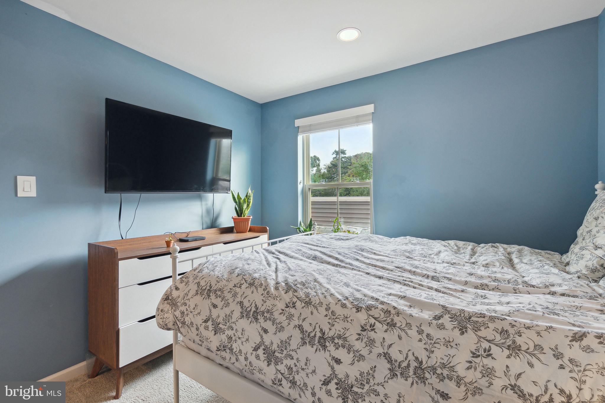 PONDVIEW - Residential