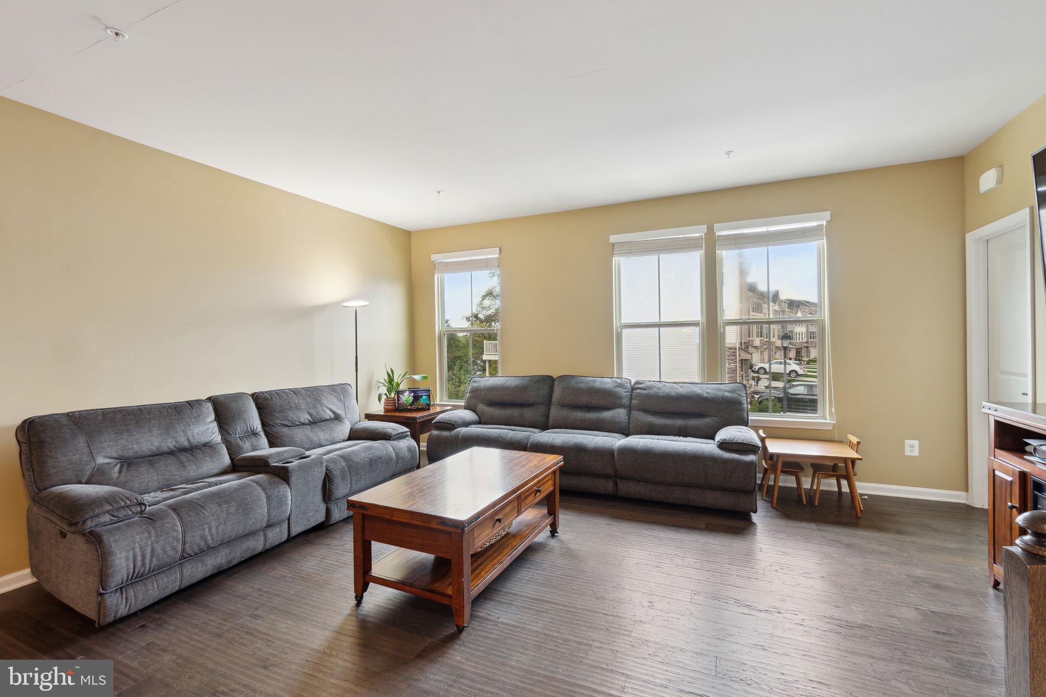 PONDVIEW - Residential