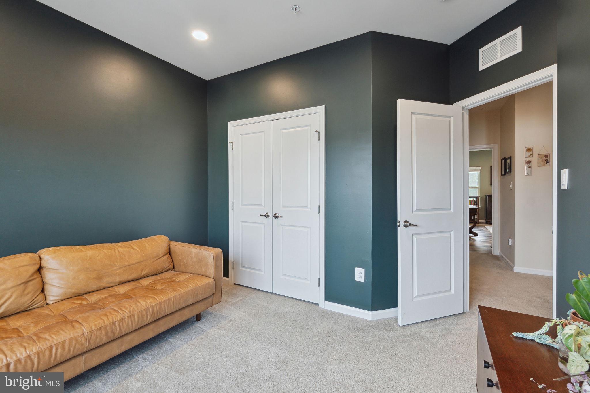 PONDVIEW - Residential