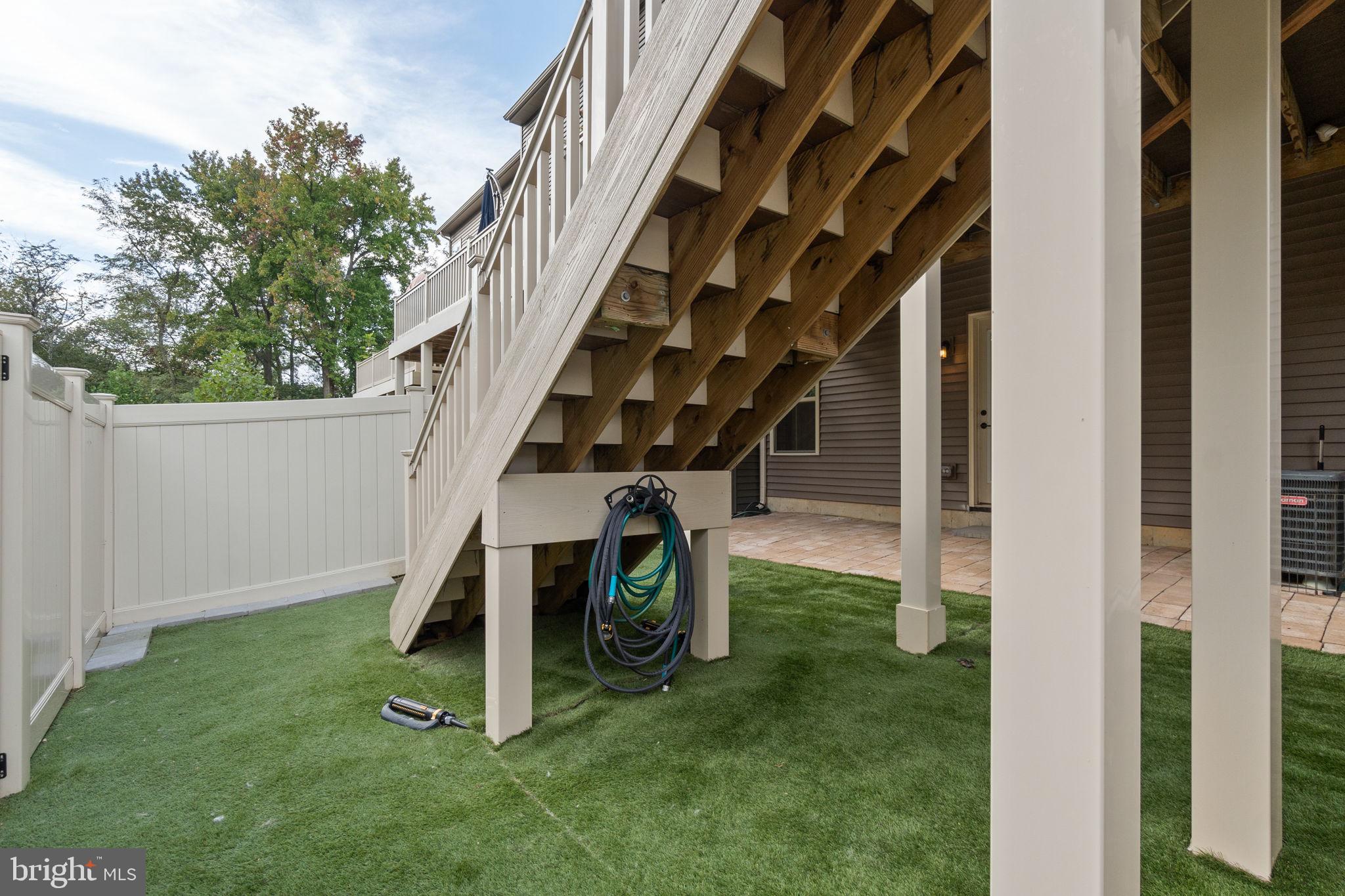 PONDVIEW - Residential