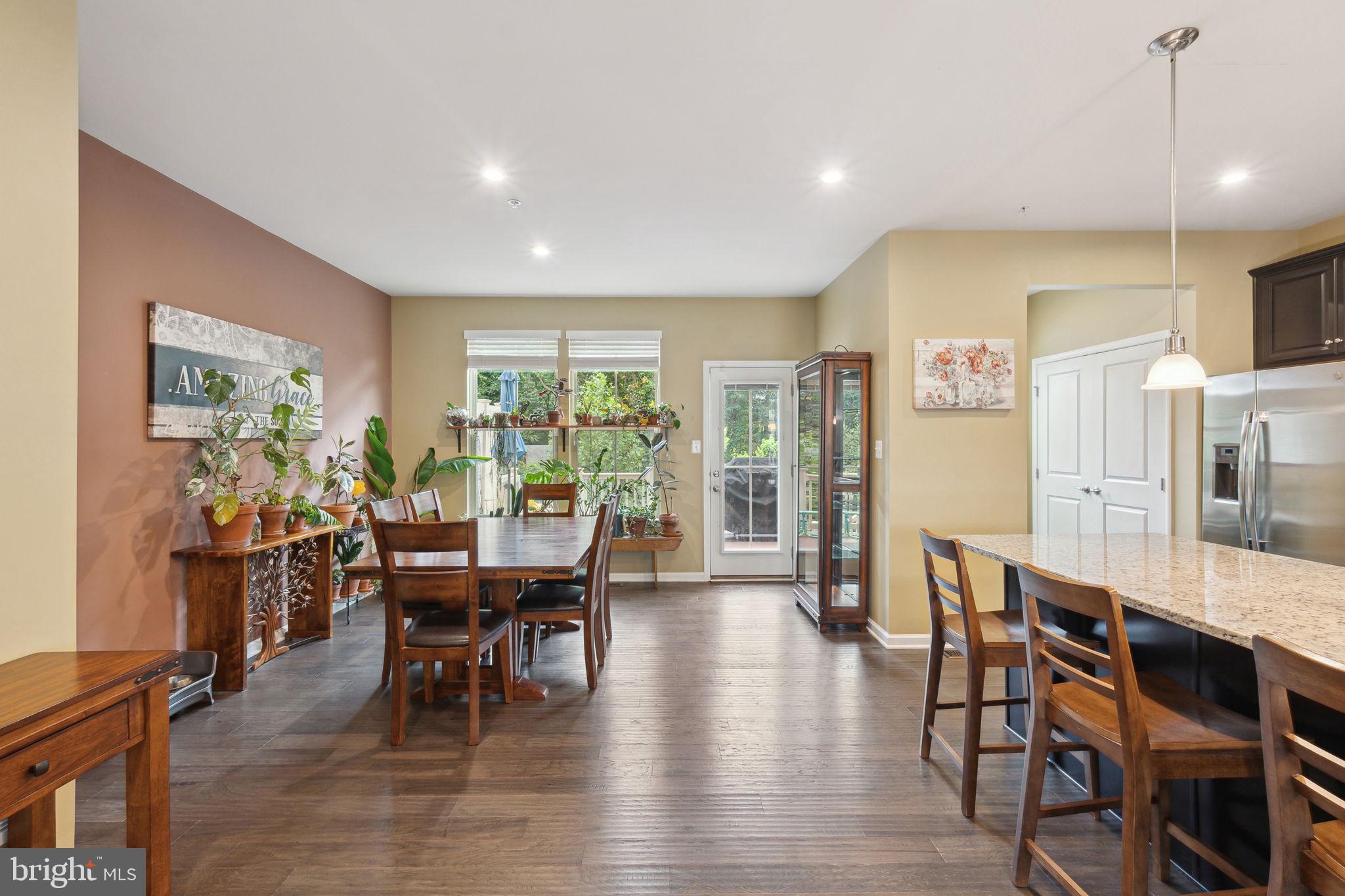 PONDVIEW - Residential