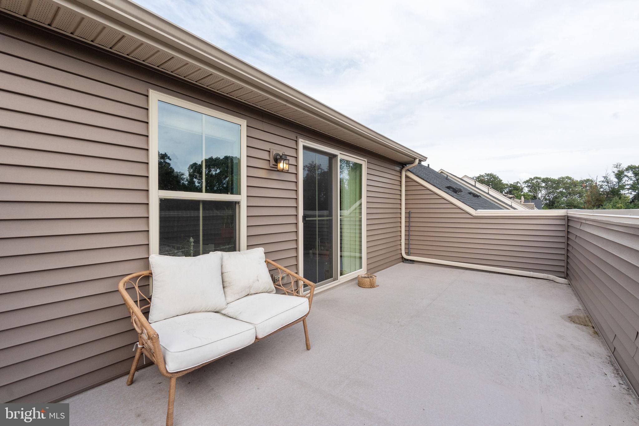 PONDVIEW - Residential