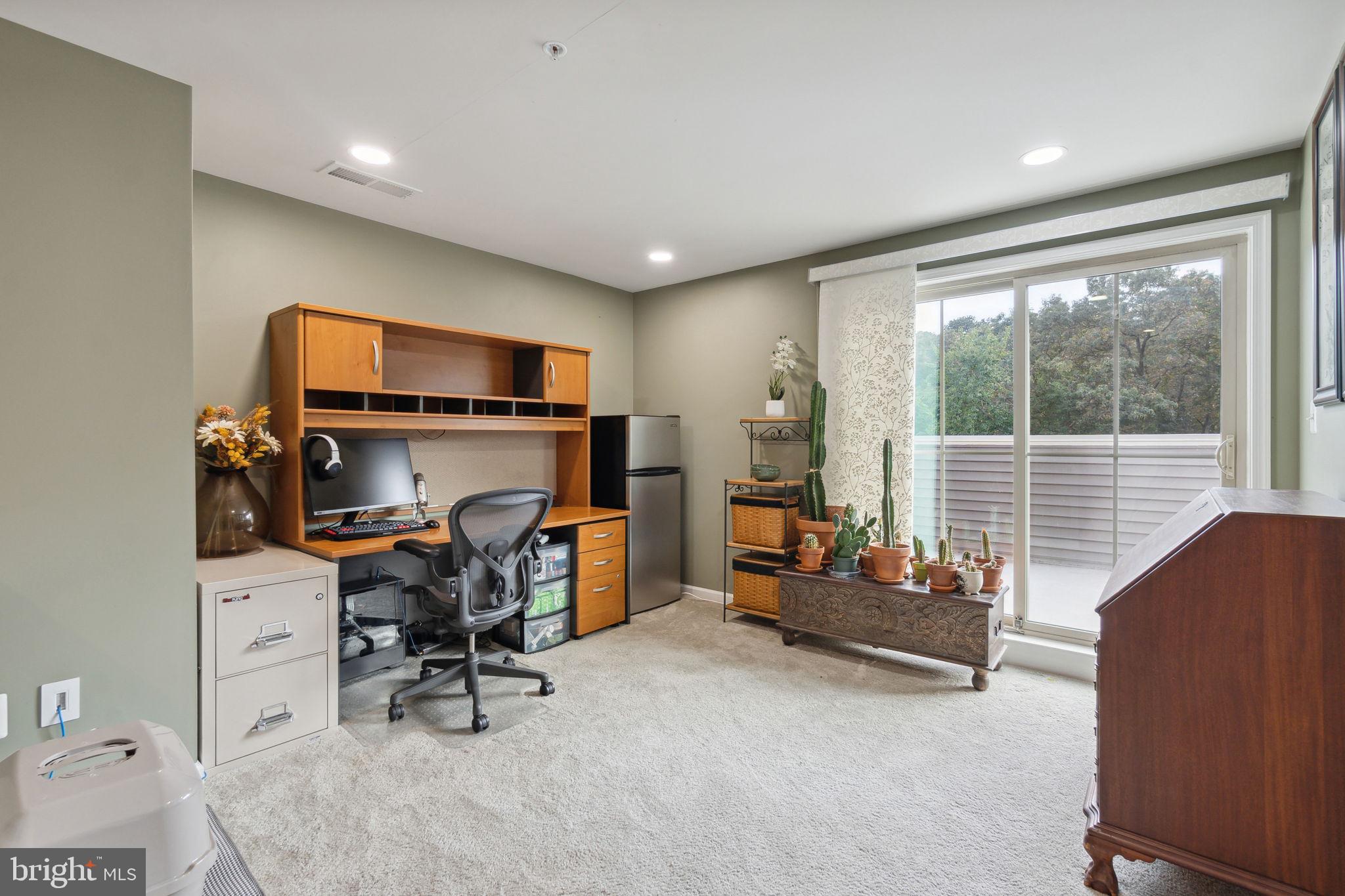 PONDVIEW - Residential