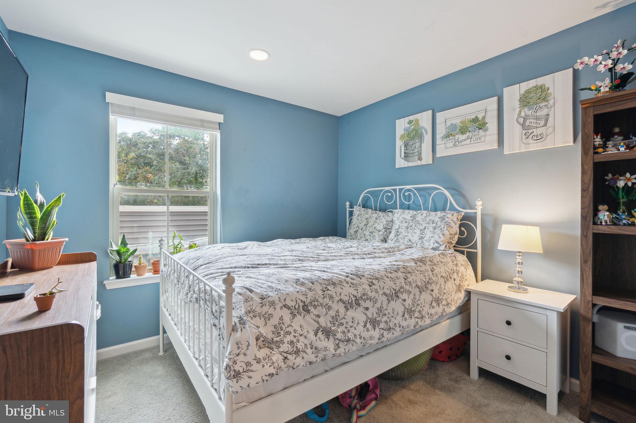 PONDVIEW - Residential