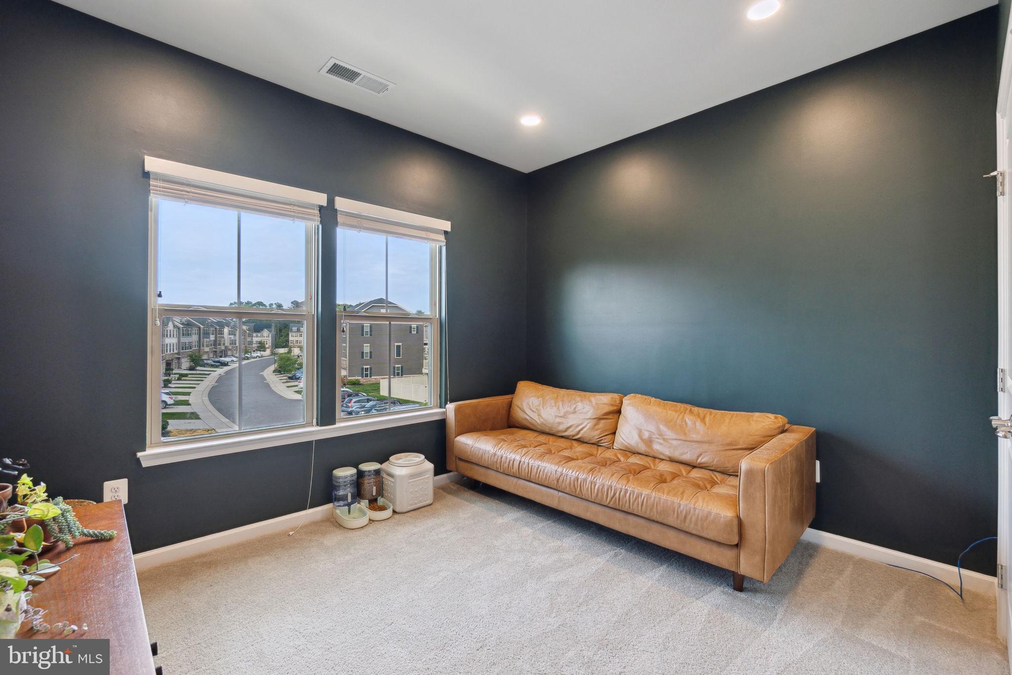 PONDVIEW - Residential