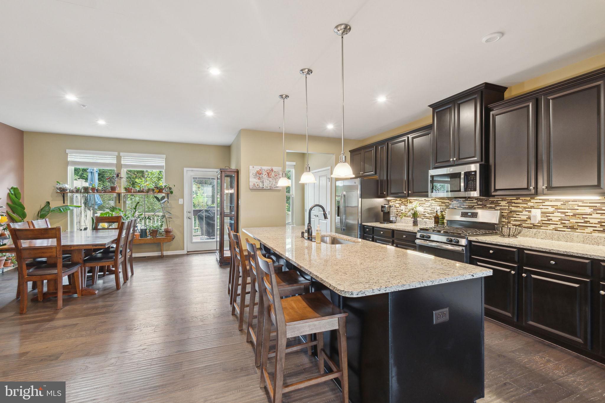 PONDVIEW - Residential