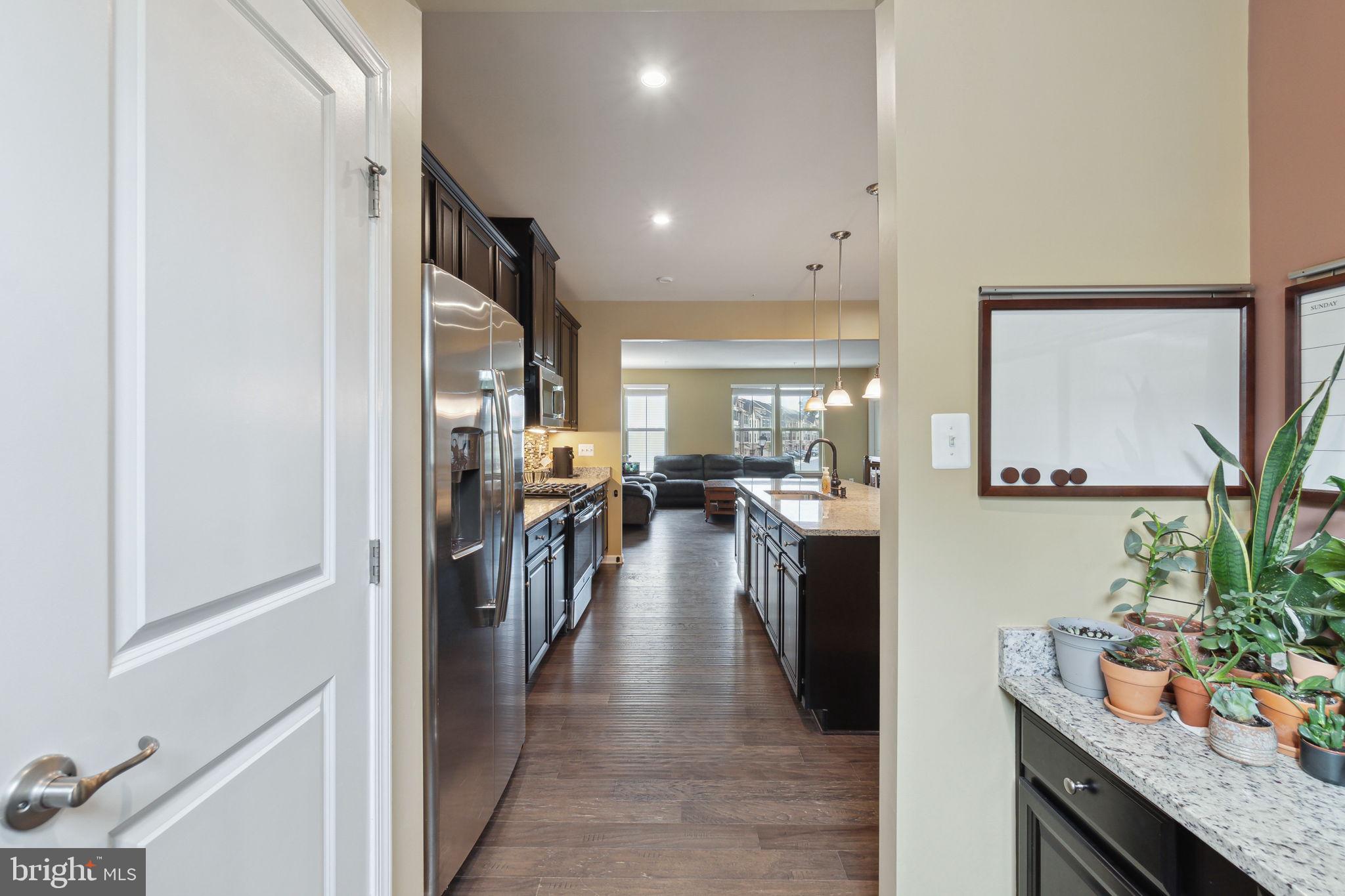 PONDVIEW - Residential