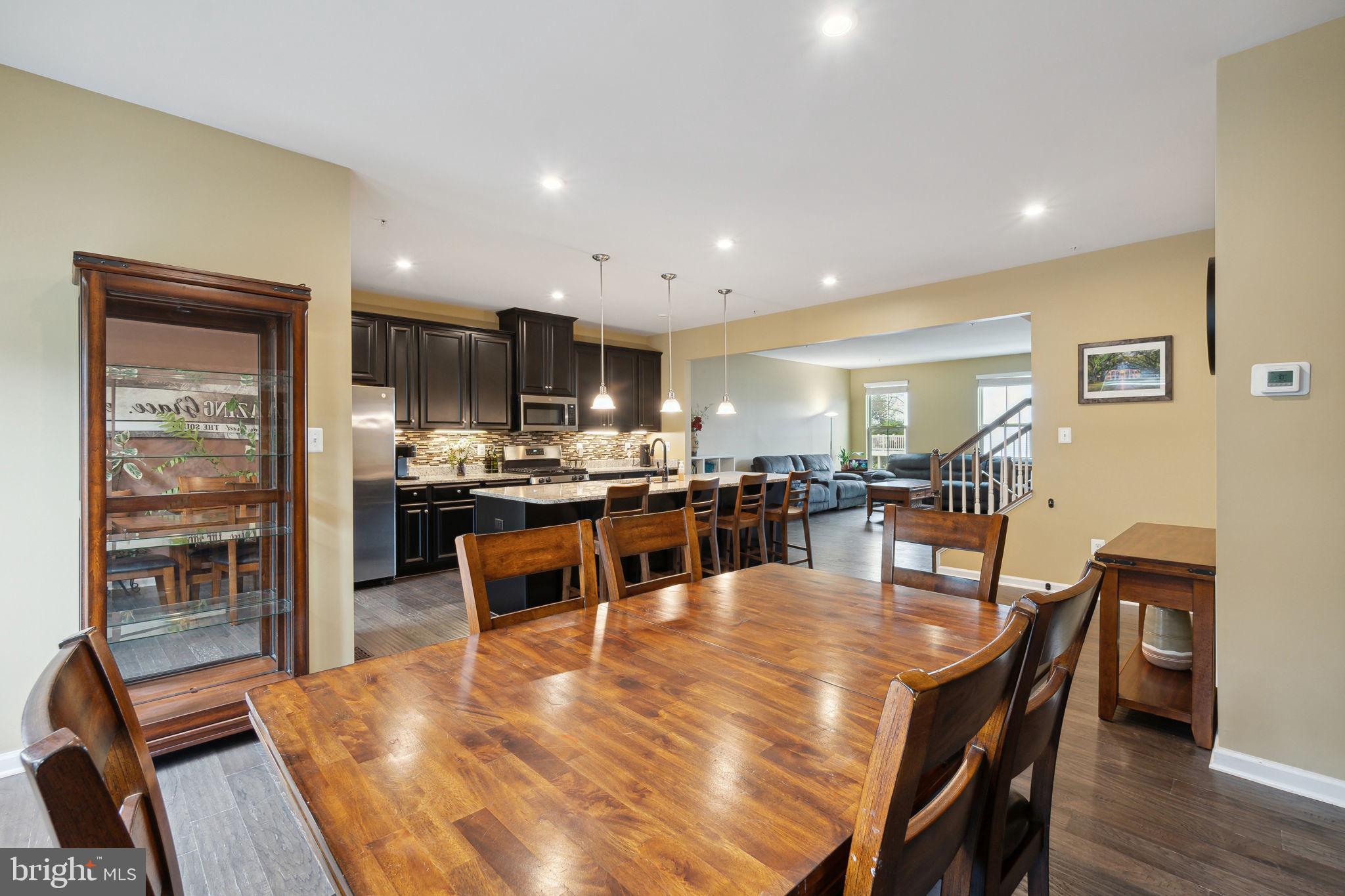 PONDVIEW - Residential