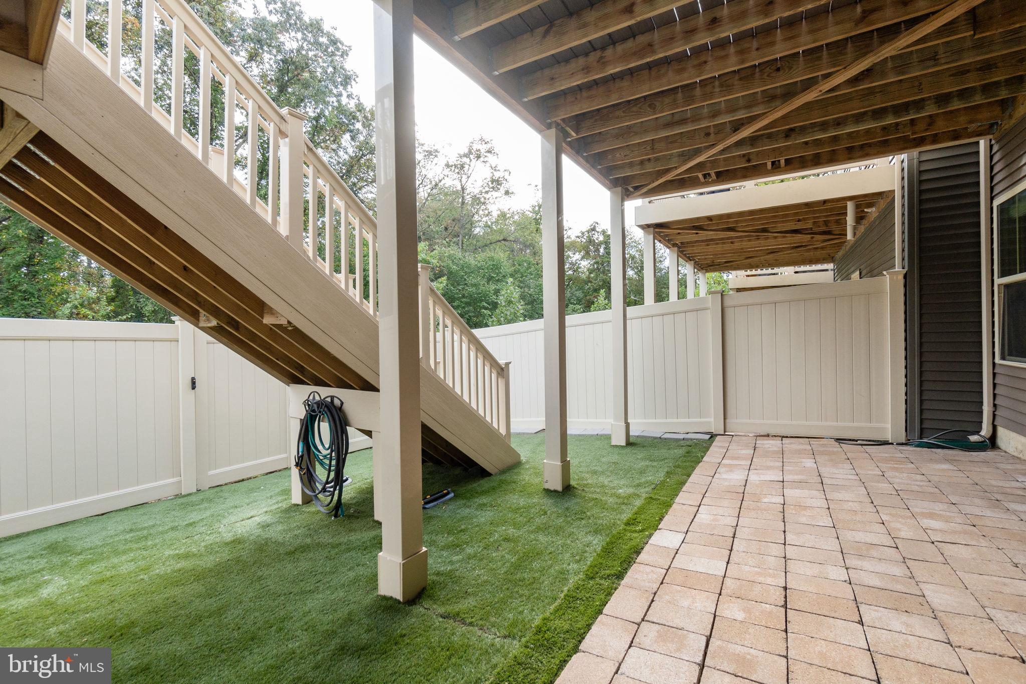 PONDVIEW - Residential