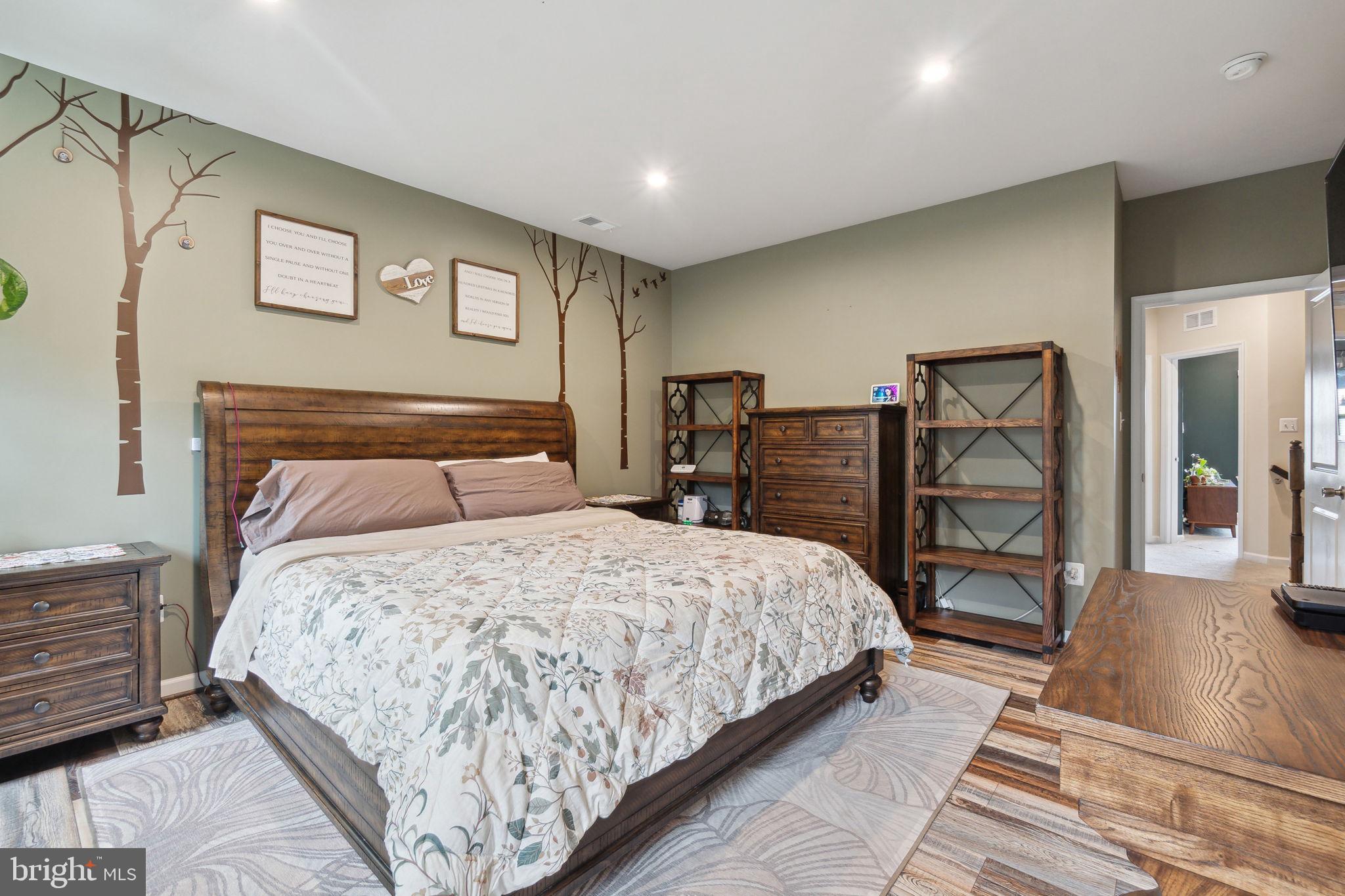 PONDVIEW - Residential