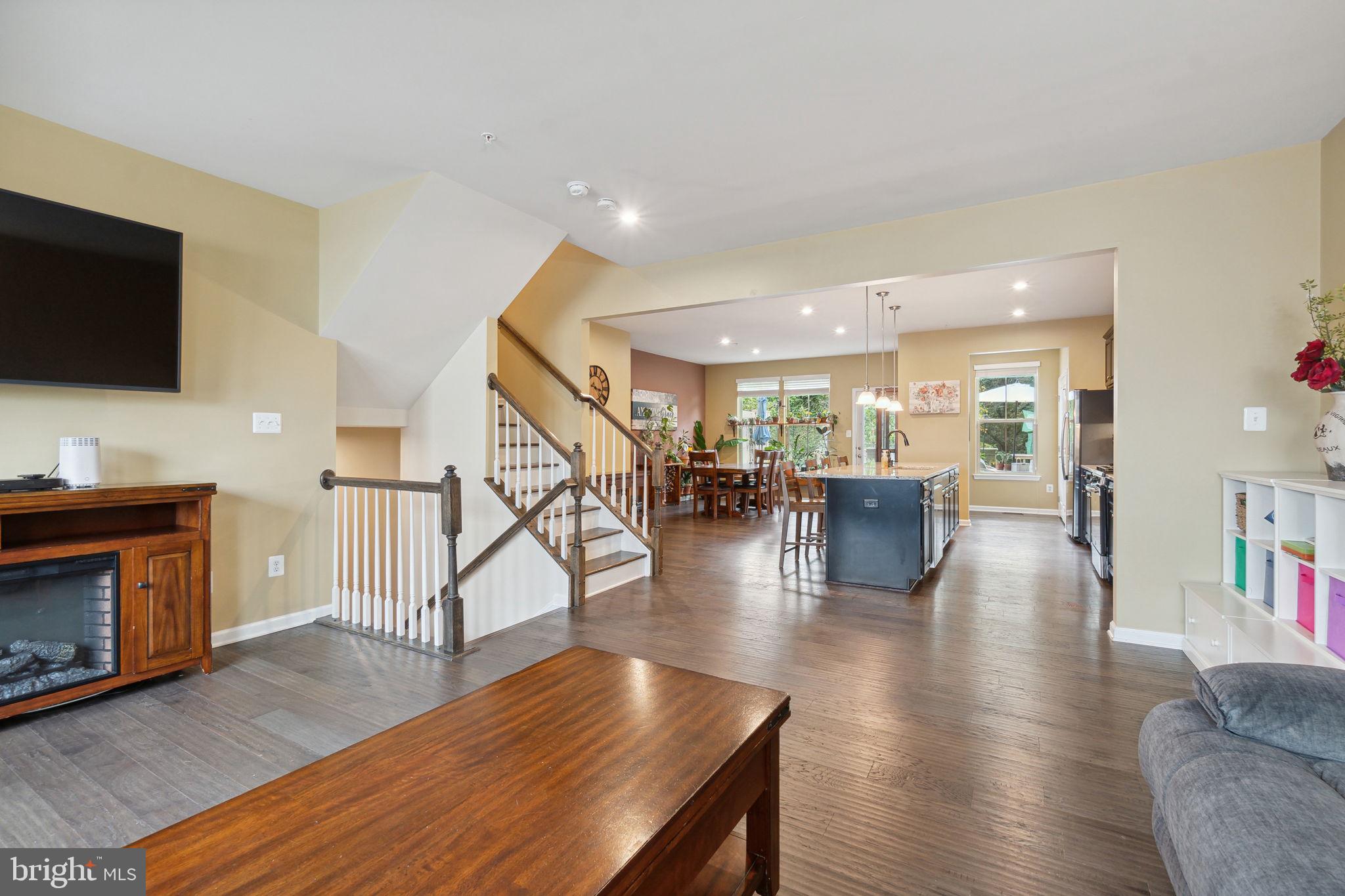 PONDVIEW - Residential