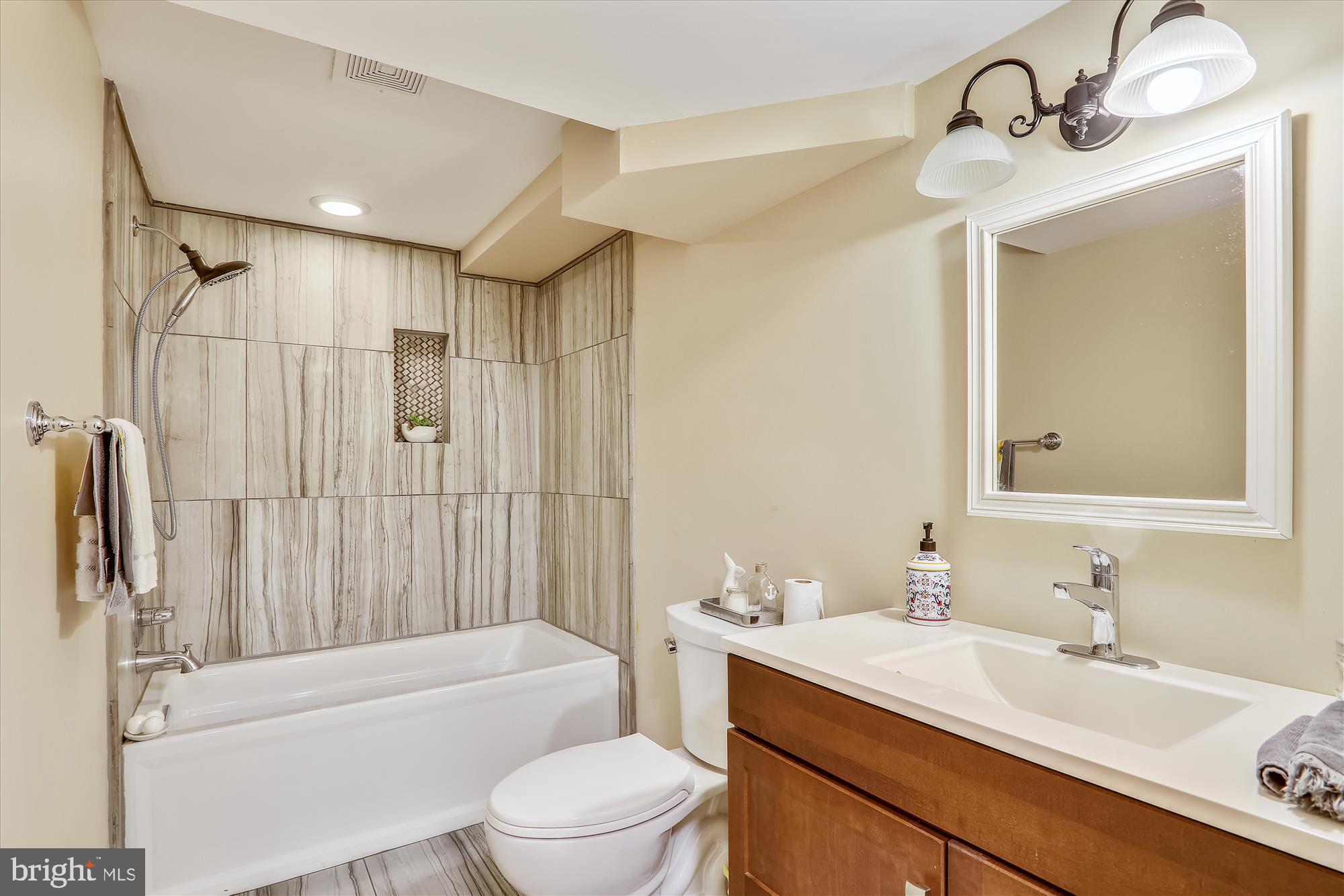 FLOWER HILL - Residential