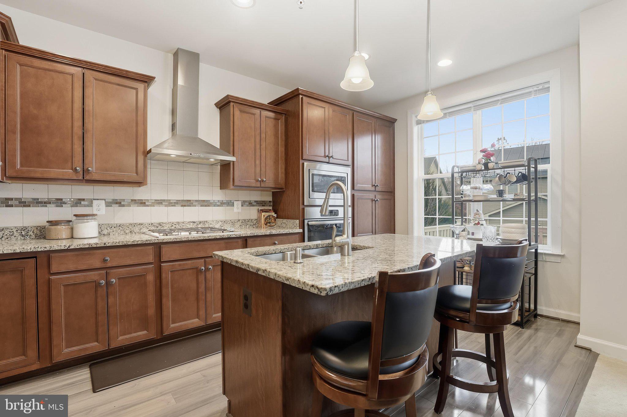 2116 GARDEN GROVE LANE