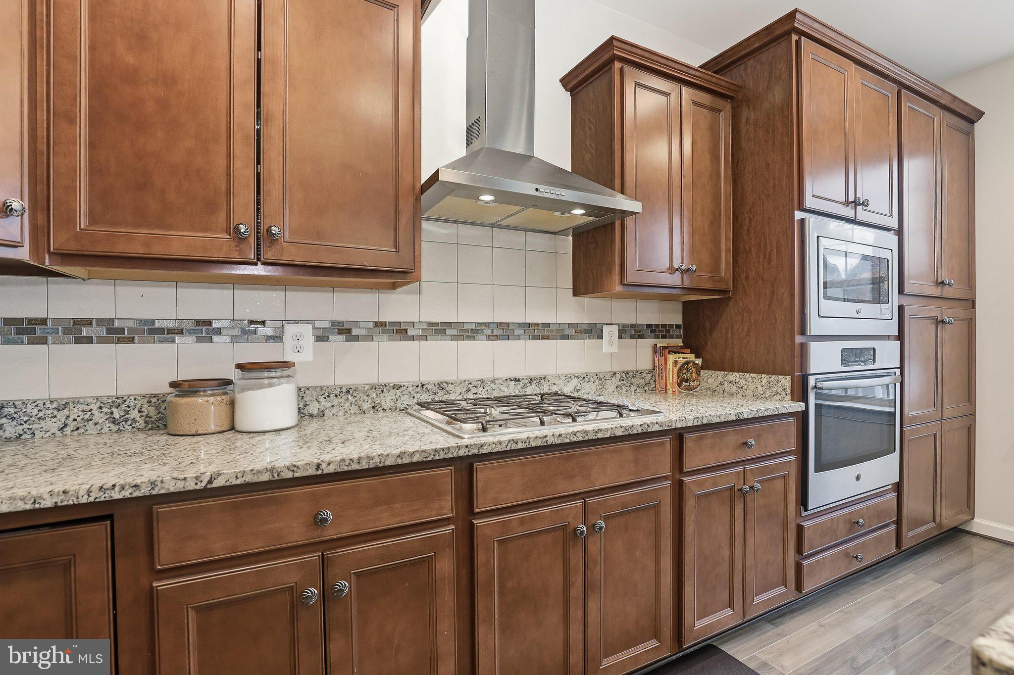 2116 GARDEN GROVE LANE