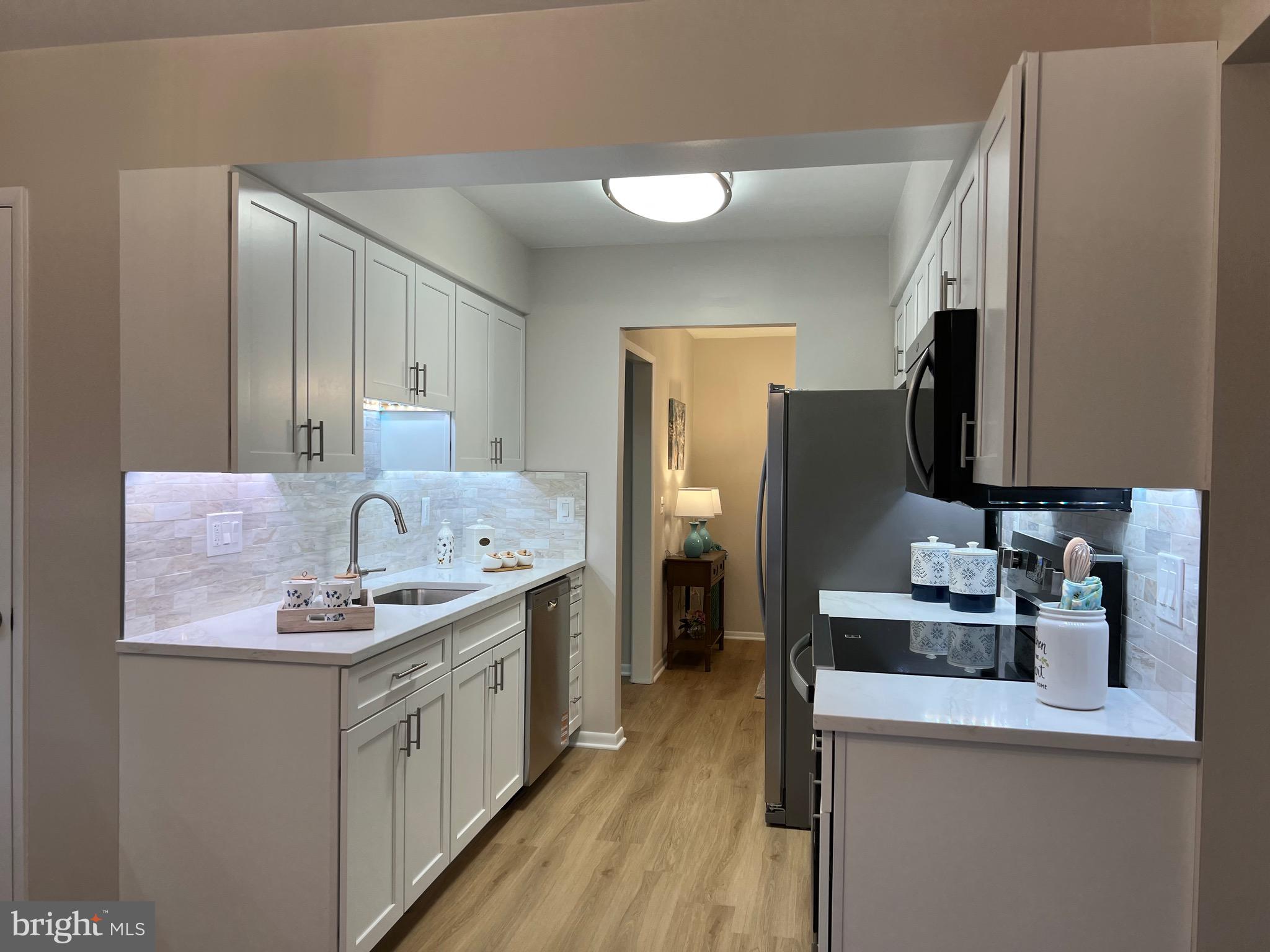 LEISURE WORLD - Residential