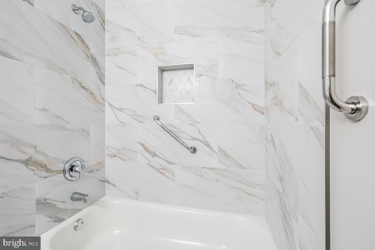 LEISURE WORLD - Residential