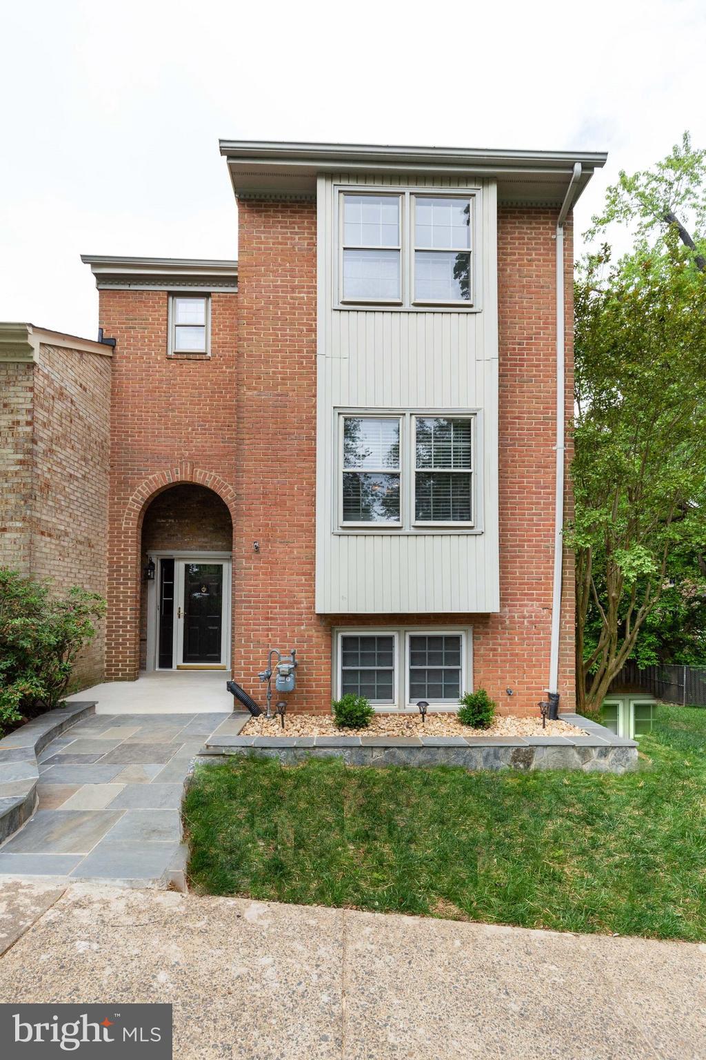 WESTMORELAND SQUARE - Residential