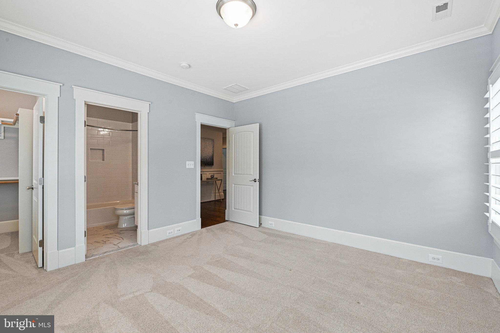 VIENNA WOODS - Residential