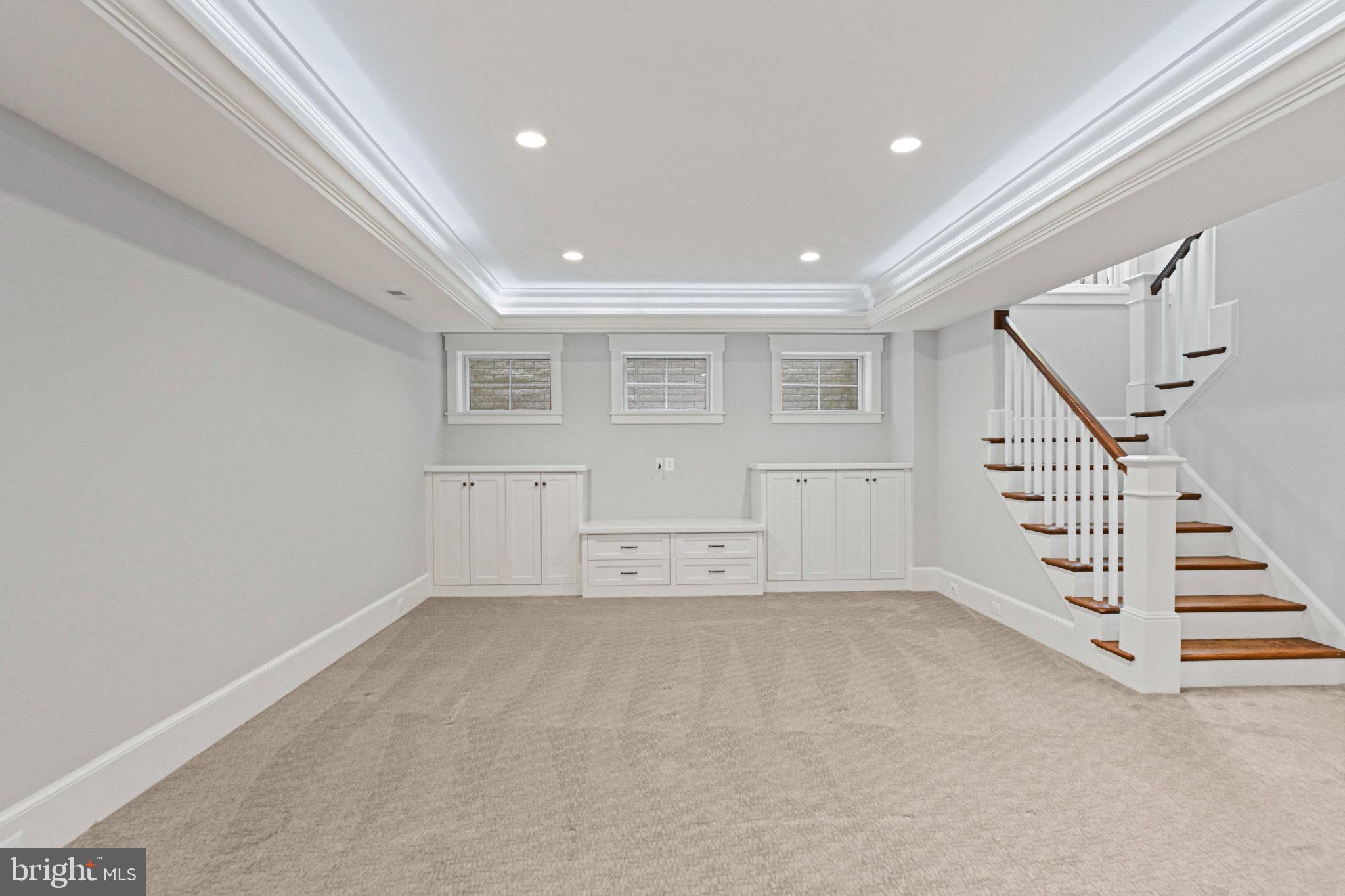 VIENNA WOODS - Residential