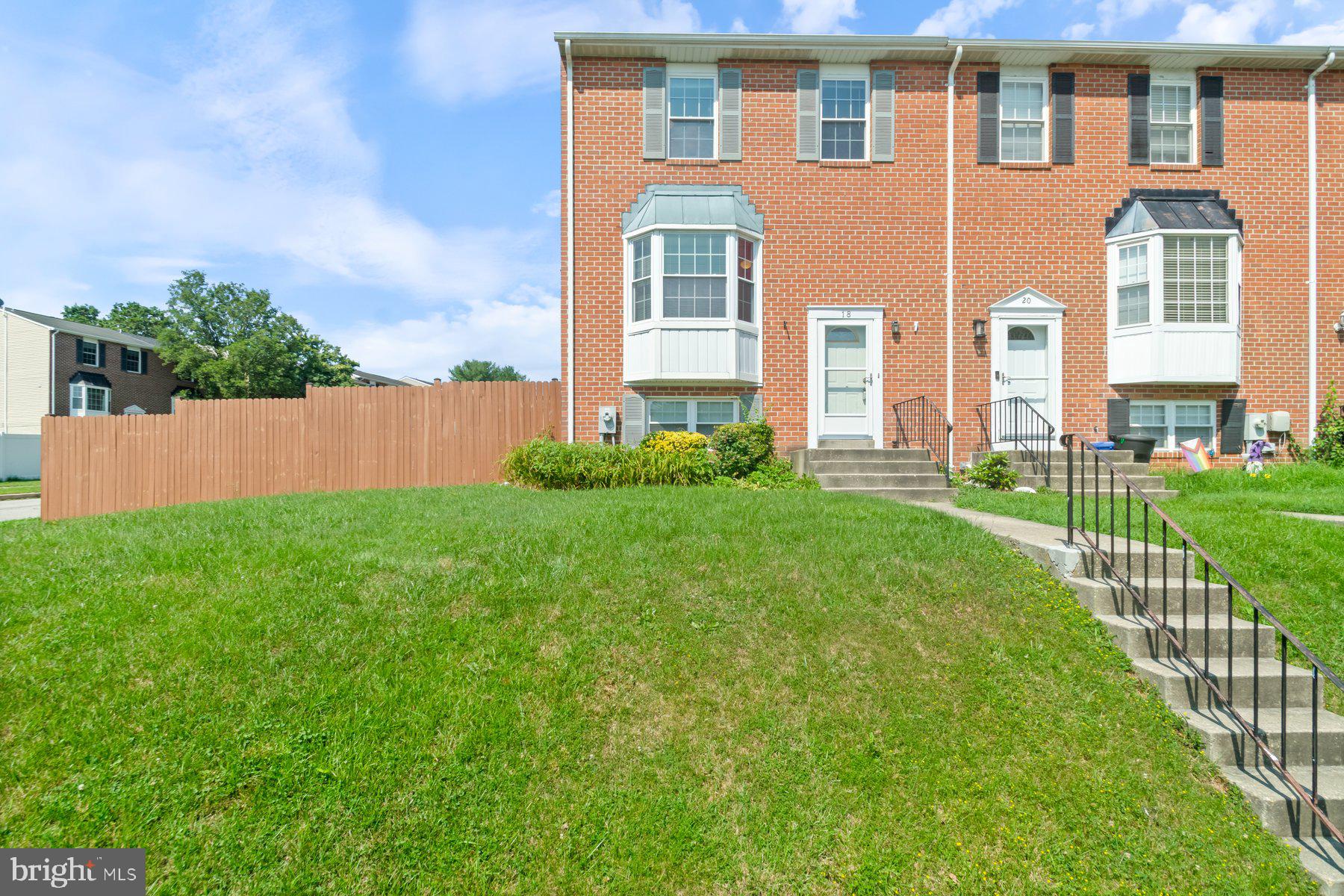 Welcome to 18 Perryoak Place — a beautifully updated, brick-front end unit that’s move-in ready and full of charm! This 3-bedroom, 2.5-bath home features a stylish kitchen with stainless steel appliances, new granite countertops, and white cabinetry. Sunlight pours through the main level, which opens to a private deck overlooking one of the largest townhome yards in the neighborhood—perfect for relaxing or entertaining.
The spacious walkout lower level includes a large rec room and a convenient half bath. Upstairs, you’ll find a private primary suite with ensuite bath, plus two additional bedrooms and a full hall bath.
Conveniently located just minutes from shopping, dining, parks, and major commuter routes, this rare end-unit gem offers the perfect blend of space, comfort, and location. Schedule your private tour today and fall in love with everything this home has to offer!