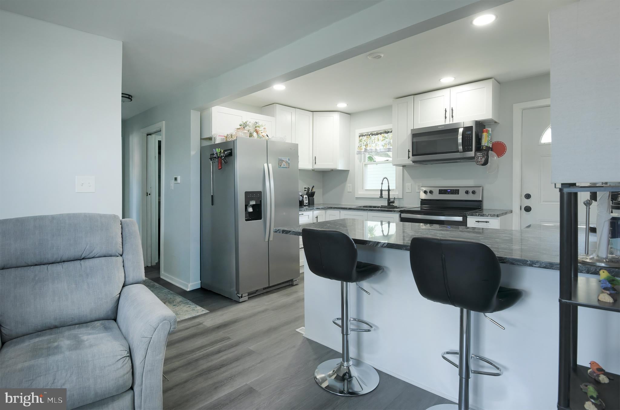 2 N RAILROAD AVENUE