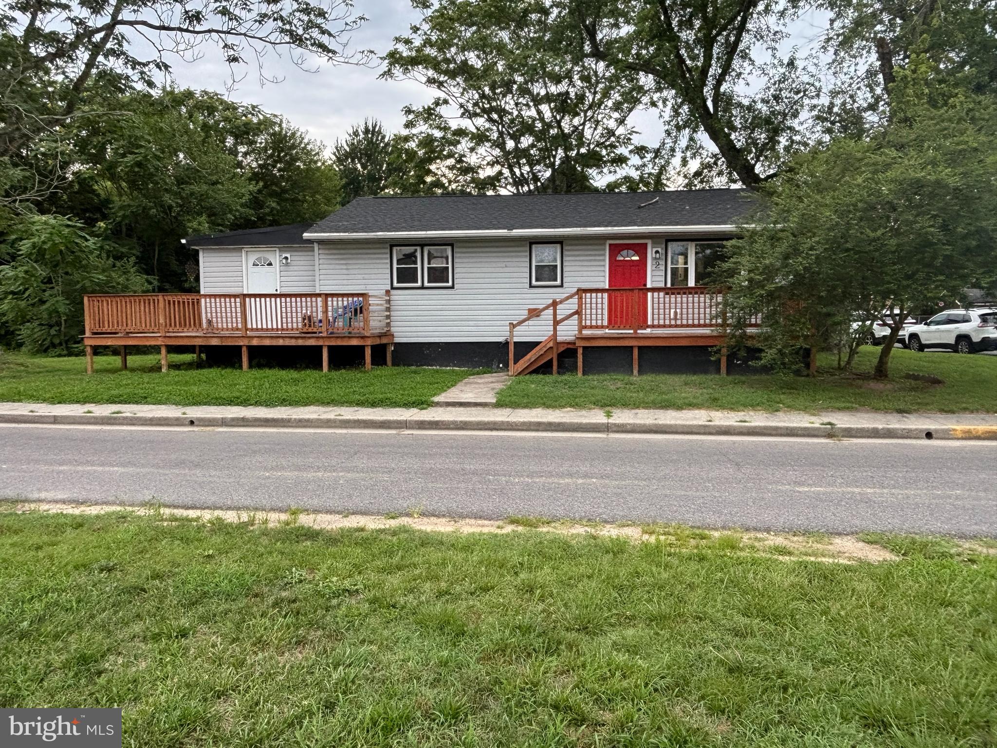 2 N RAILROAD AVENUE