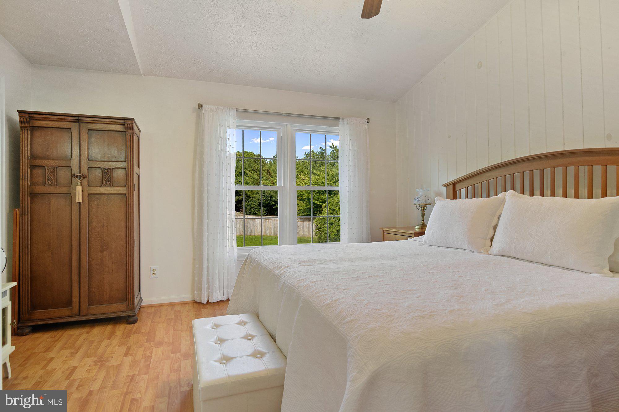 CONSTANT FRIENDSHIP - Residential