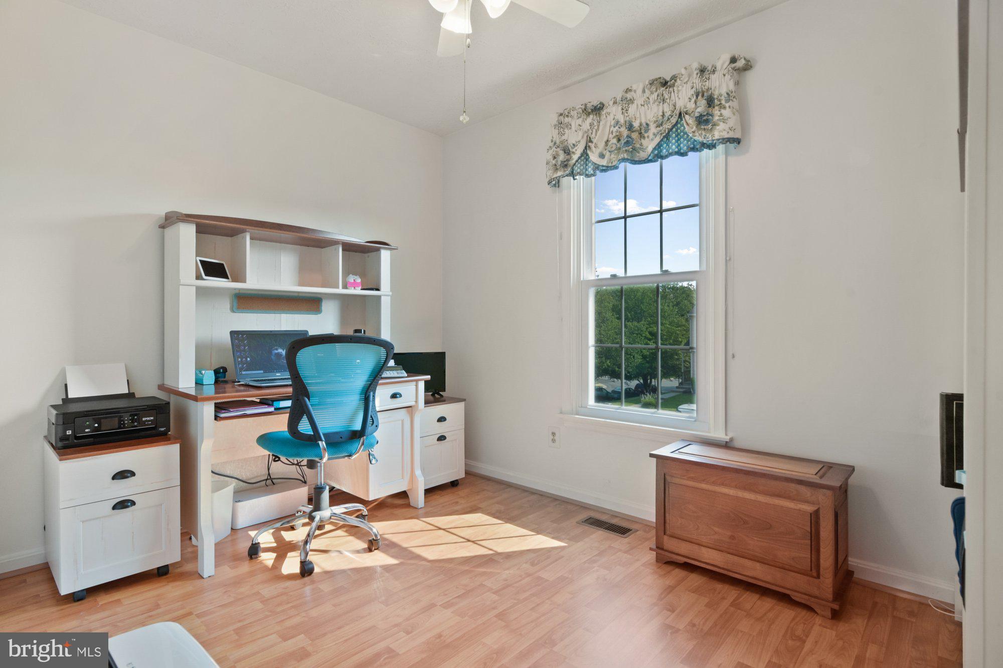 CONSTANT FRIENDSHIP - Residential