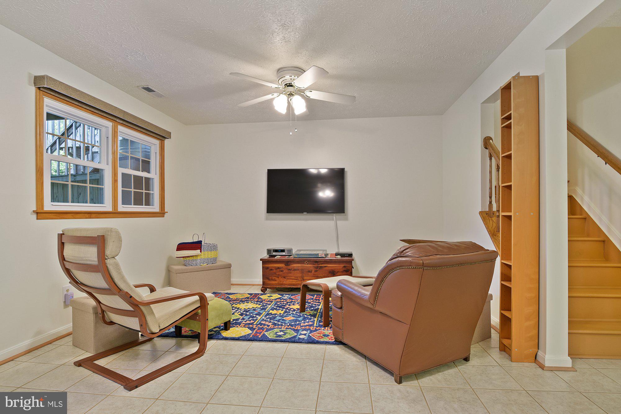 CONSTANT FRIENDSHIP - Residential