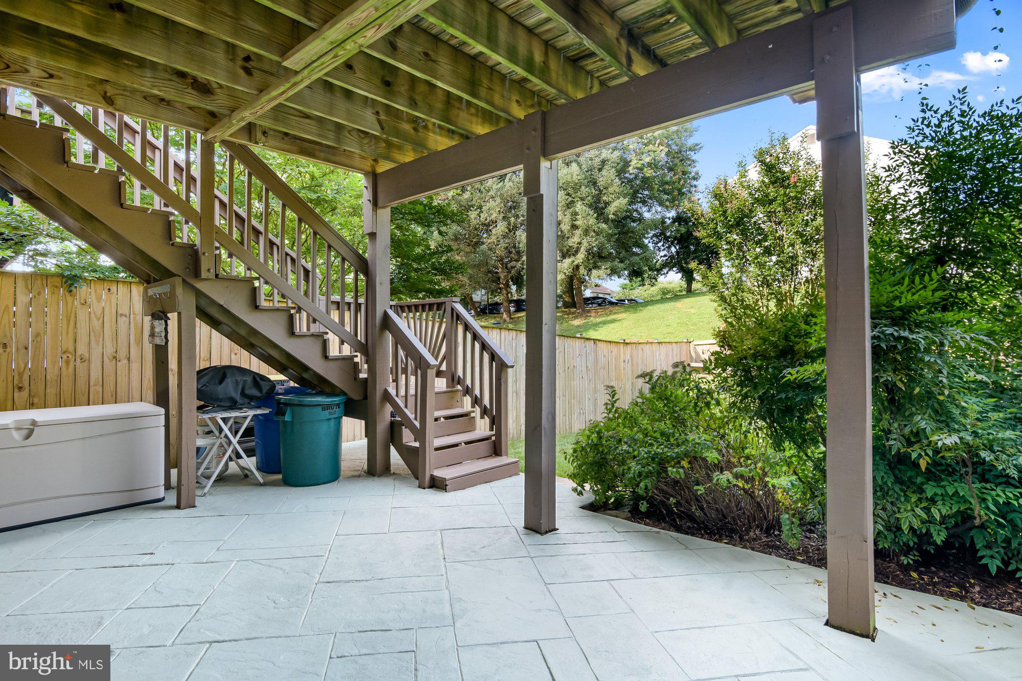 CONSTANT FRIENDSHIP - Residential