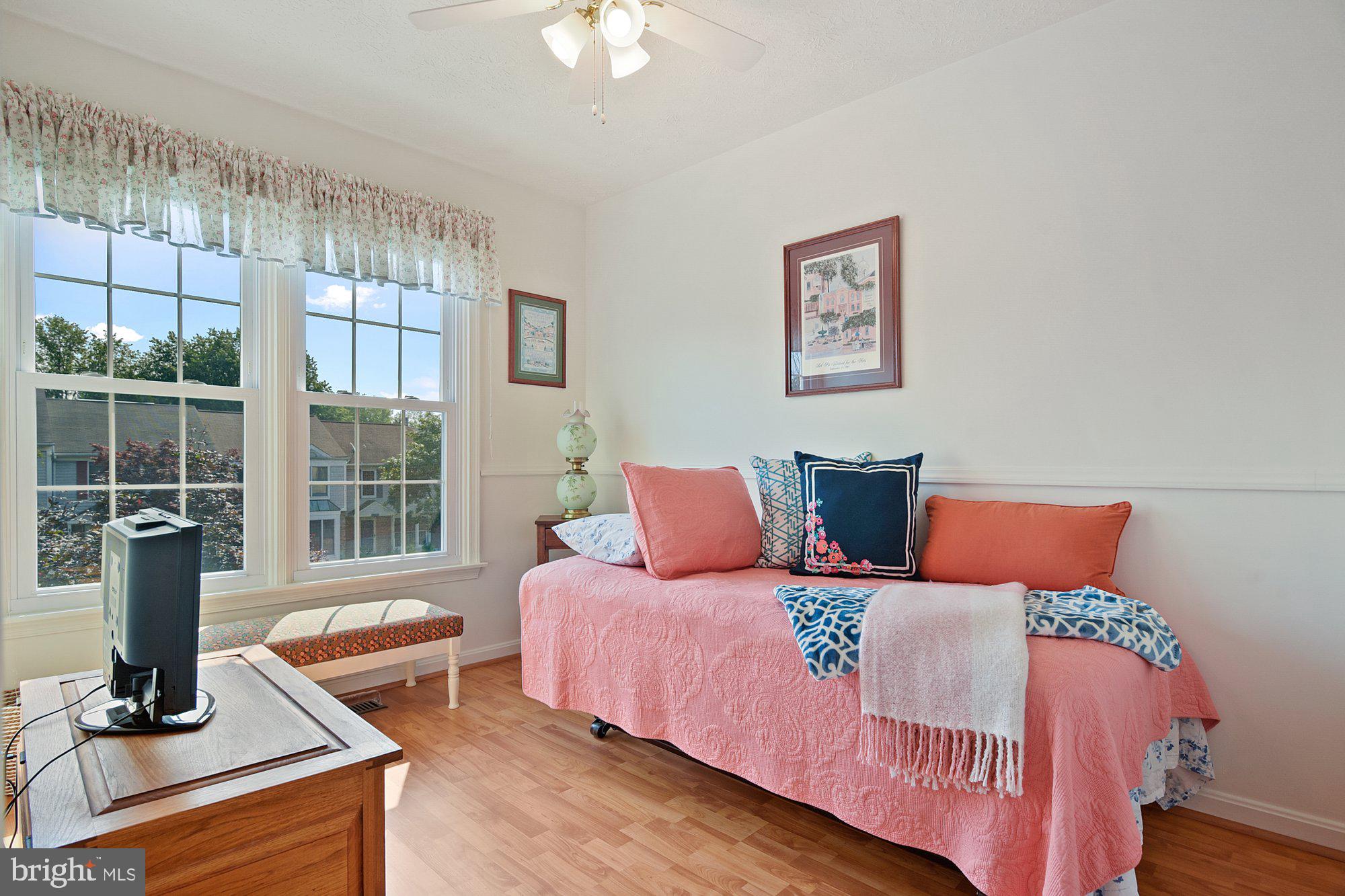 CONSTANT FRIENDSHIP - Residential