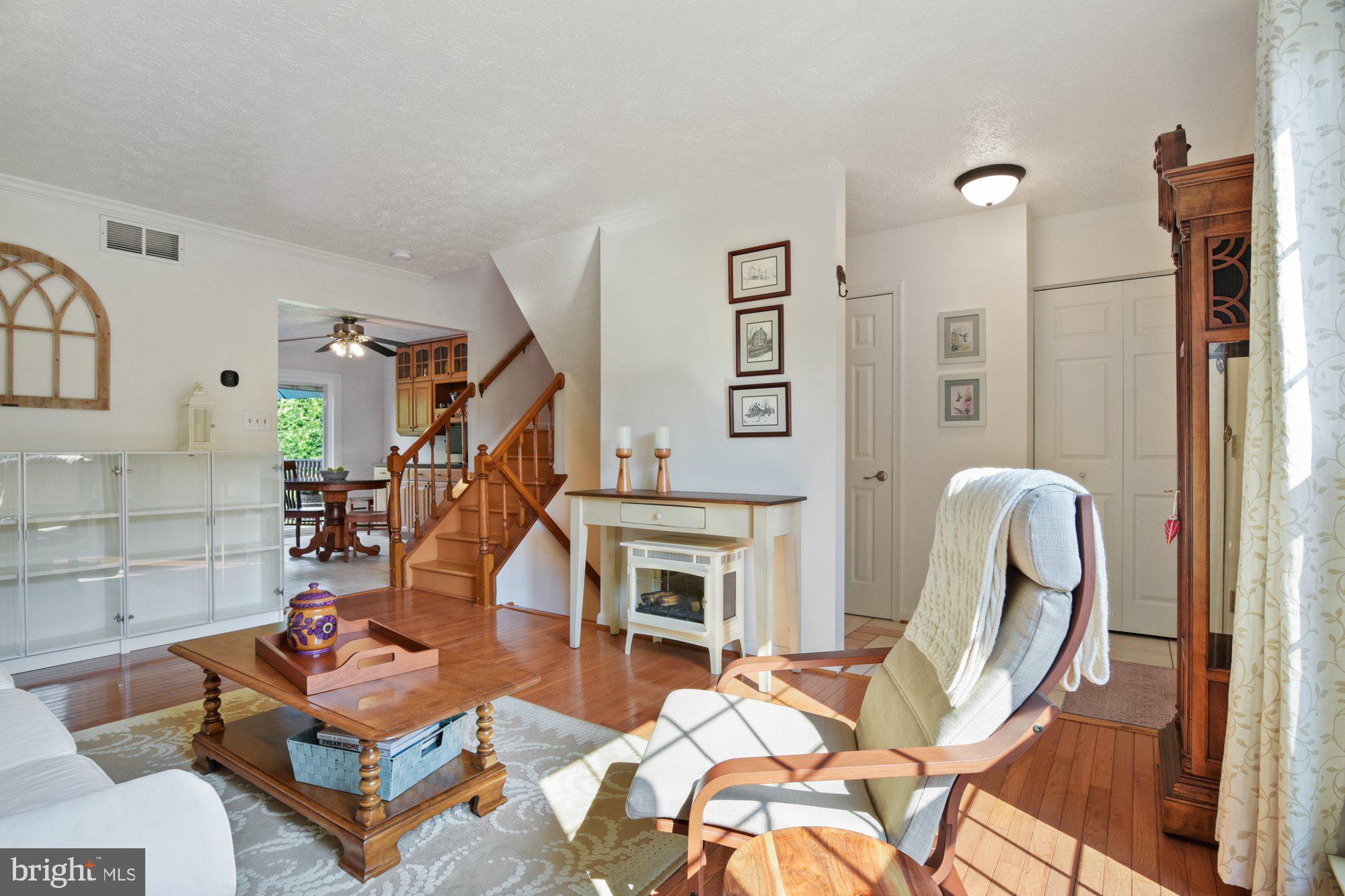 CONSTANT FRIENDSHIP - Residential